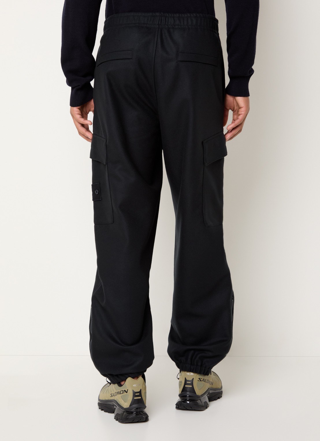 Stone Island S0F24 tapered fit cargobroek in wolblend met logo - achterkant 6 donkerblauw