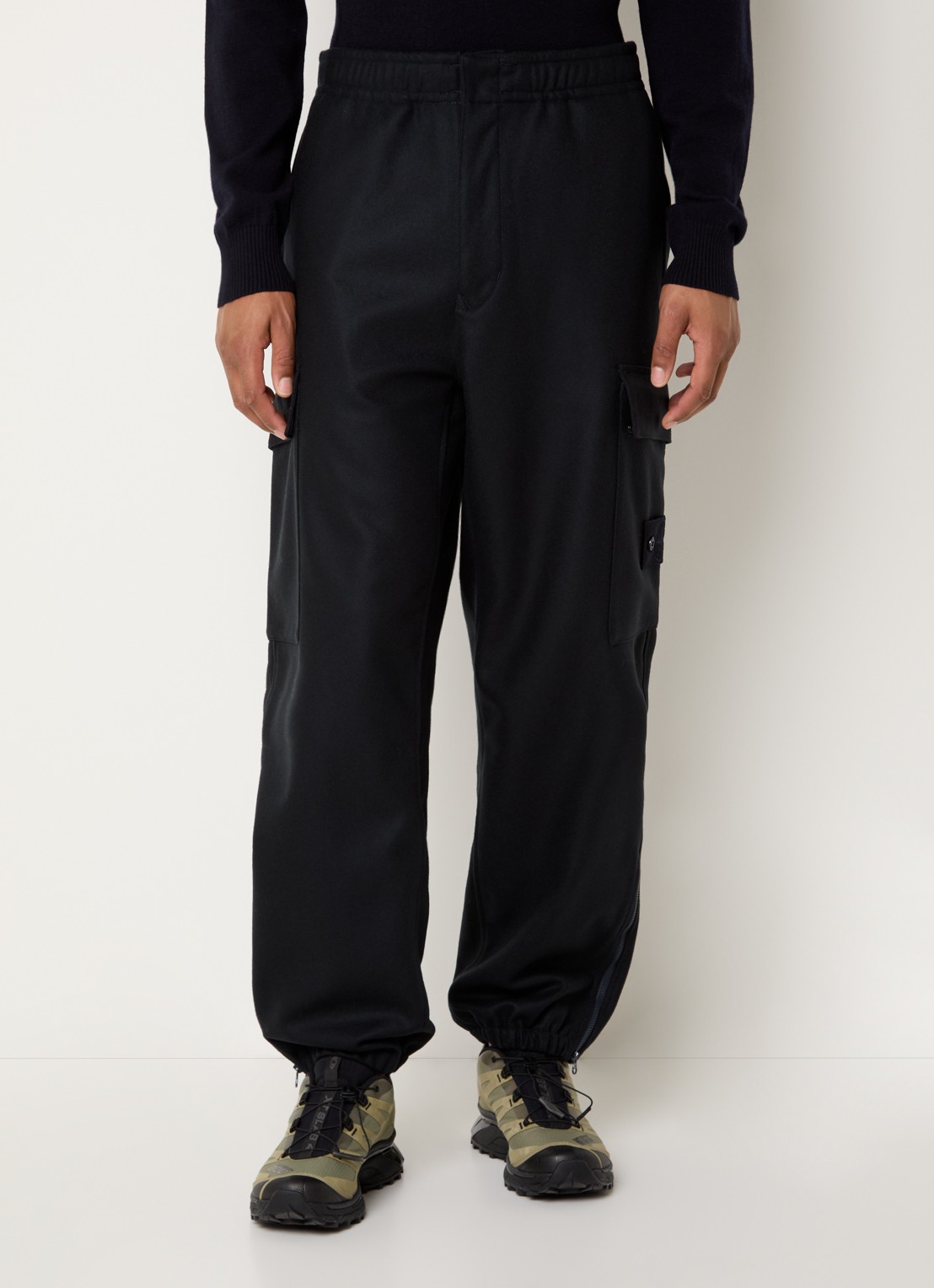 Stone Island S0F24 tapered fit cargobroek in wolblend met logo - detail donkerblauw