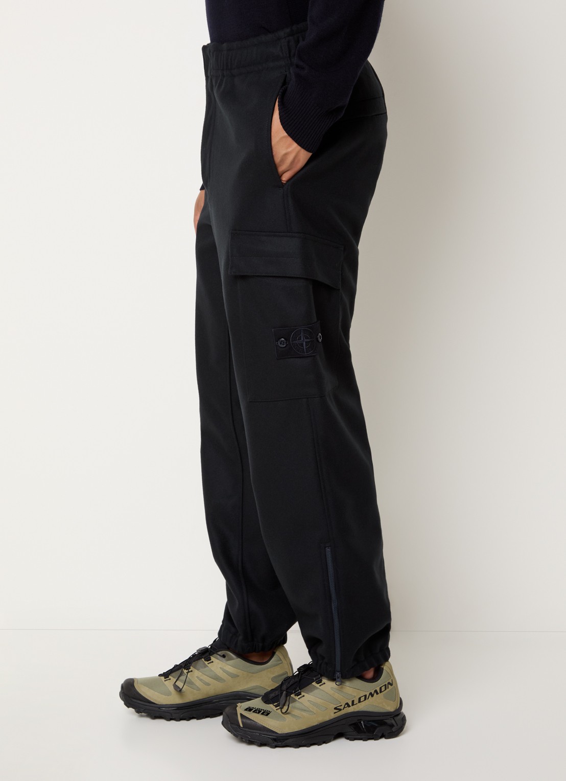 Stone Island S0F24 tapered fit cargobroek in wolblend met logo - detail 2 donkerblauw