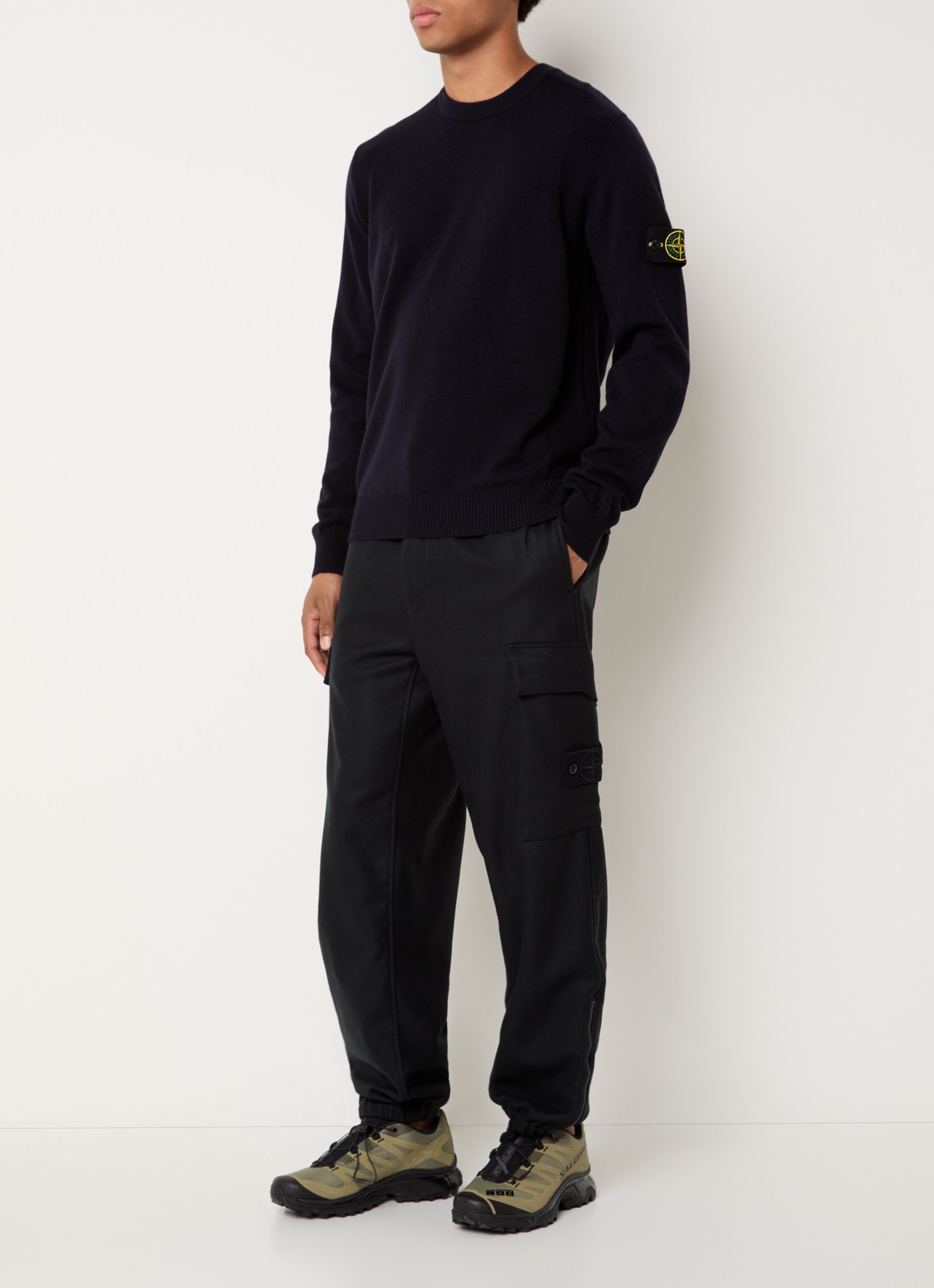 Stone Island S0F24 tapered fit cargobroek in wolblend met logo - voorkant 5 donkerblauw