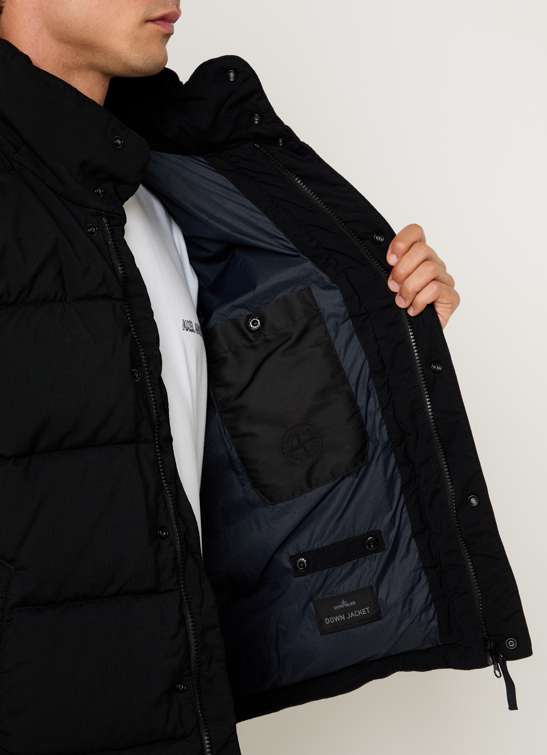 Stone Island S0F52 puffer jack van scheerwol met donsvulling en afneembare capuchon - detail 6 zwart
