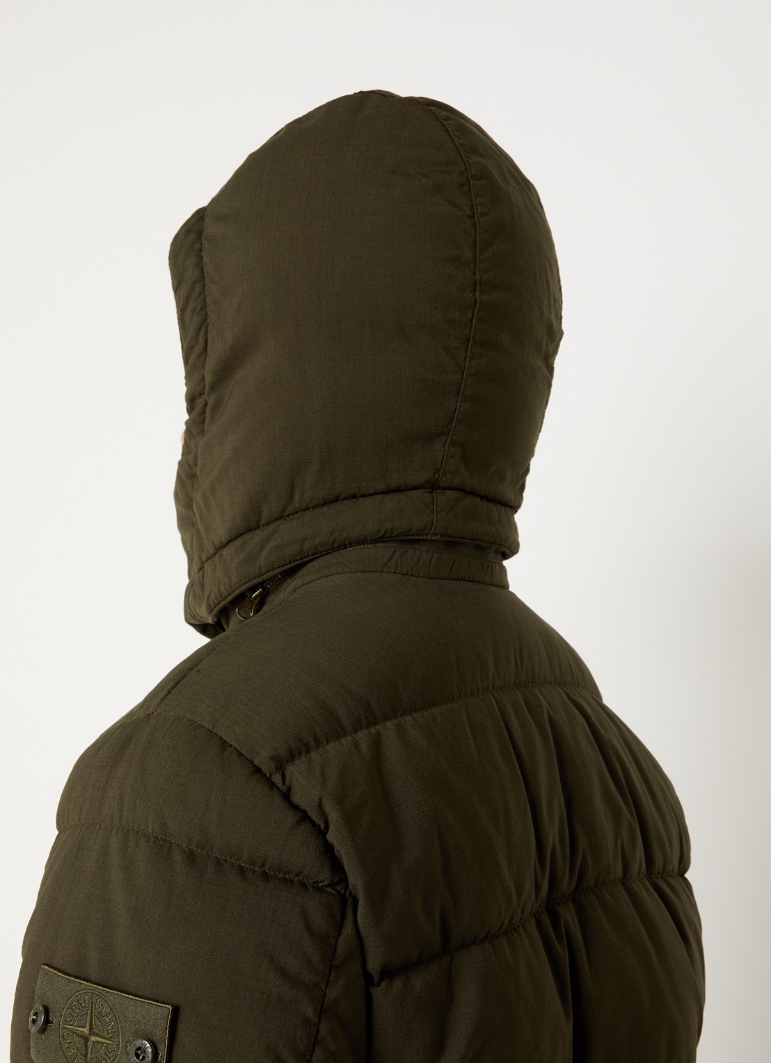 Stone Island S0F52 puffer jack van scheerwol met donsvulling en afneembare capuchon - detail 2 legergroen
