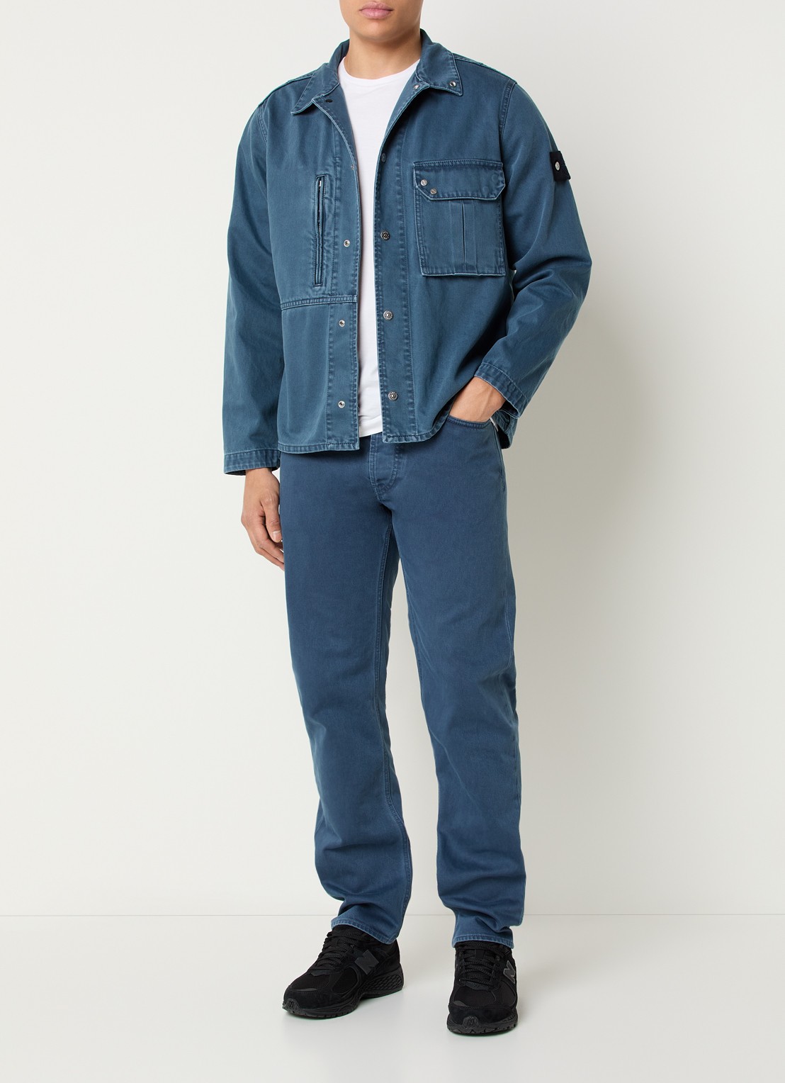 Stone Island S0J18 Tapered fit jeans met donkere wassing - voorkant 3 indigo