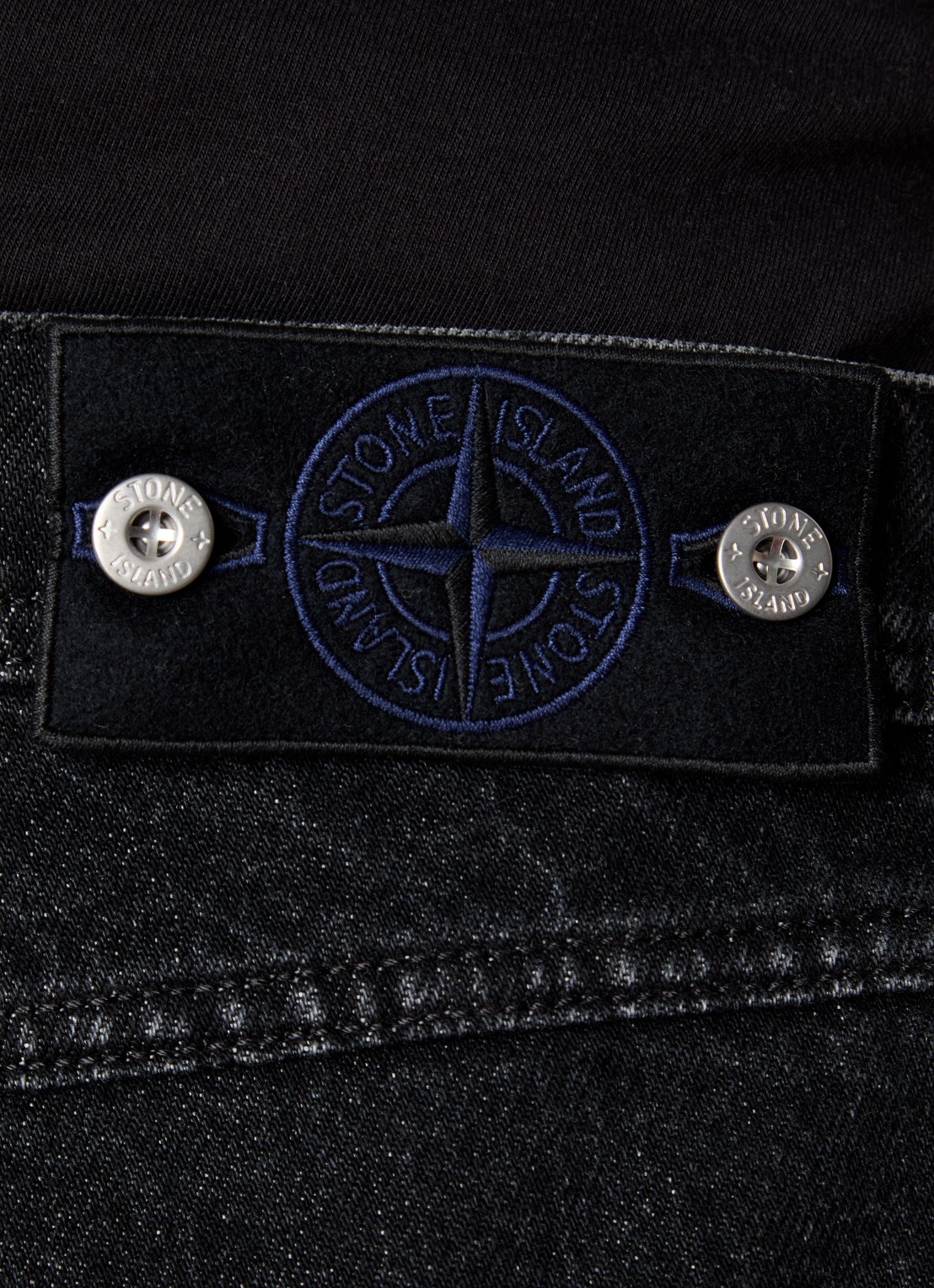 Stone Island S0J32 straight fit jeans met gekleurde wassing en steekzakken - detail 6 antraciet