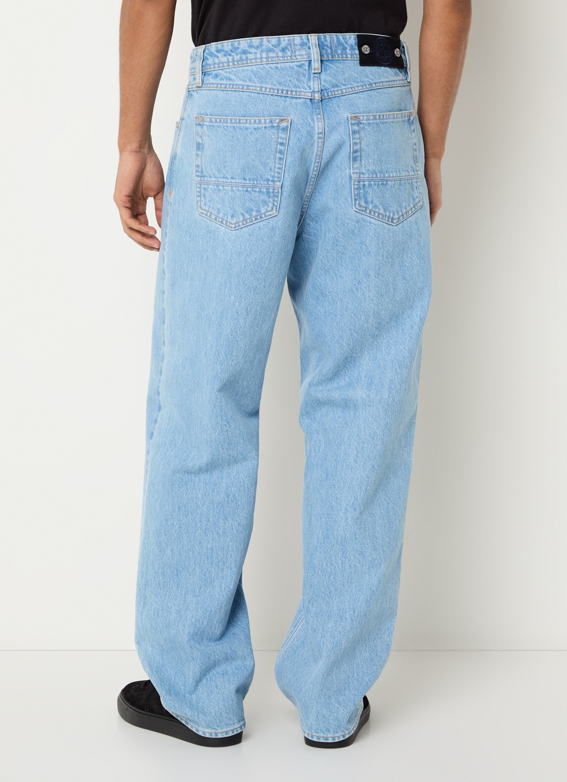 Stone Island S0J33 straight fit jeans met lichte wassing - achterkant 6 lichtblauw