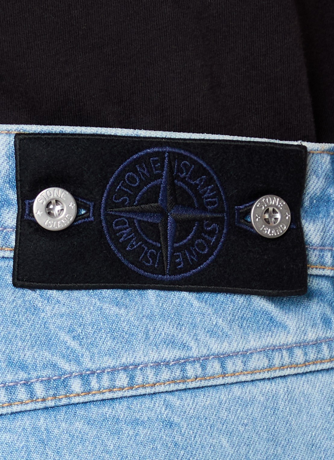 Stone Island S0J33 straight fit jeans met lichte wassing - detail 3 lichtblauw