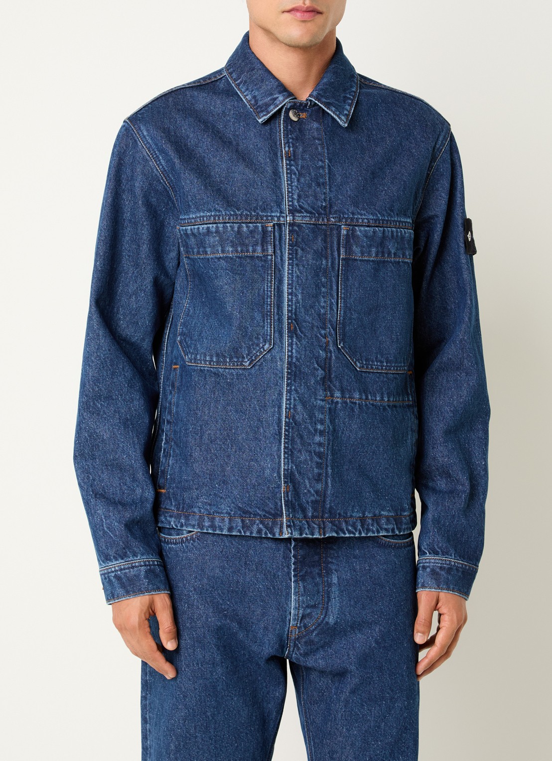 Stone Island S0J34 spijkerjas met logo - detail indigo