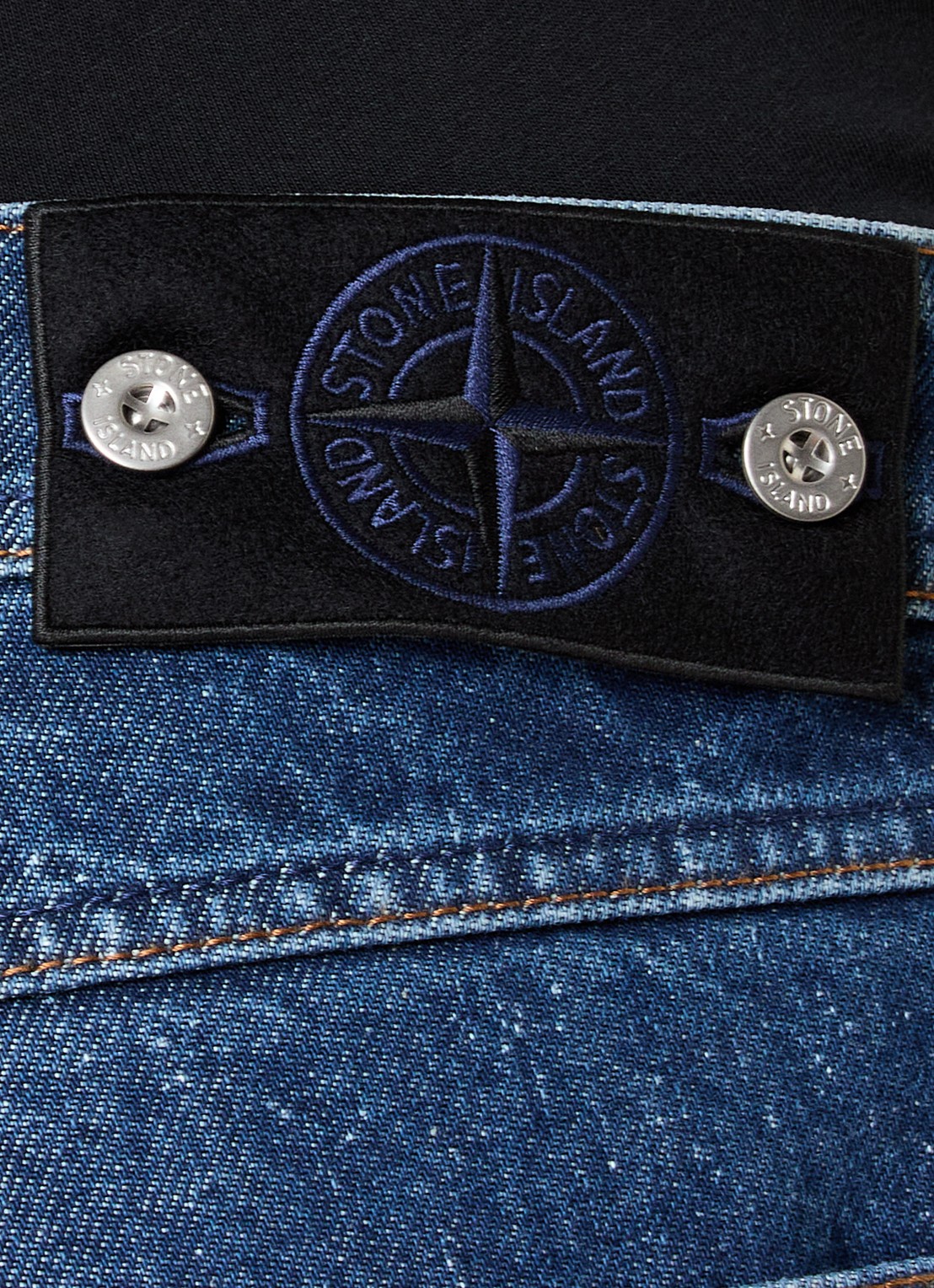 Stone Island S0J34 straight fit jeans met medium wassing - detail 3 blauw