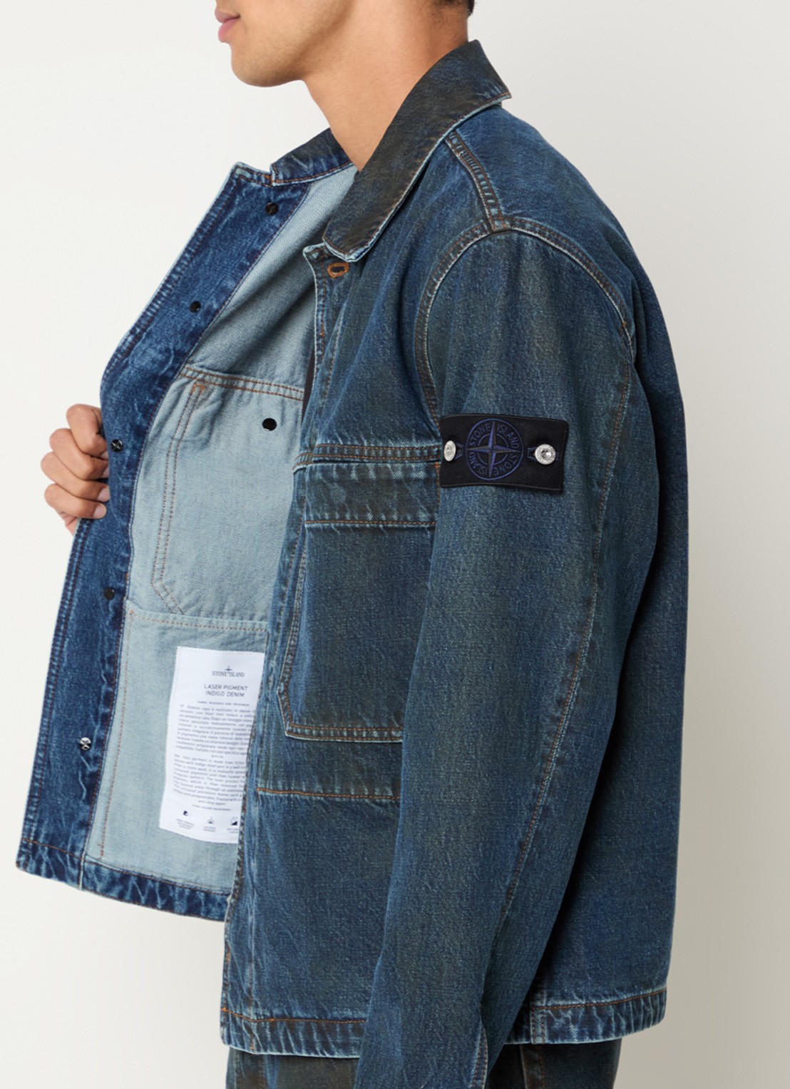 Stone Island S0J40 spijkerjas met logo en verwassen effect - detail 2 indigo