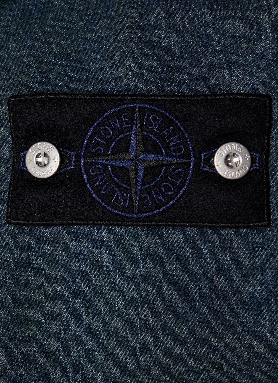 Stone Island S0J40 spijkerjas met logo en verwassen effect - detail 3 indigo