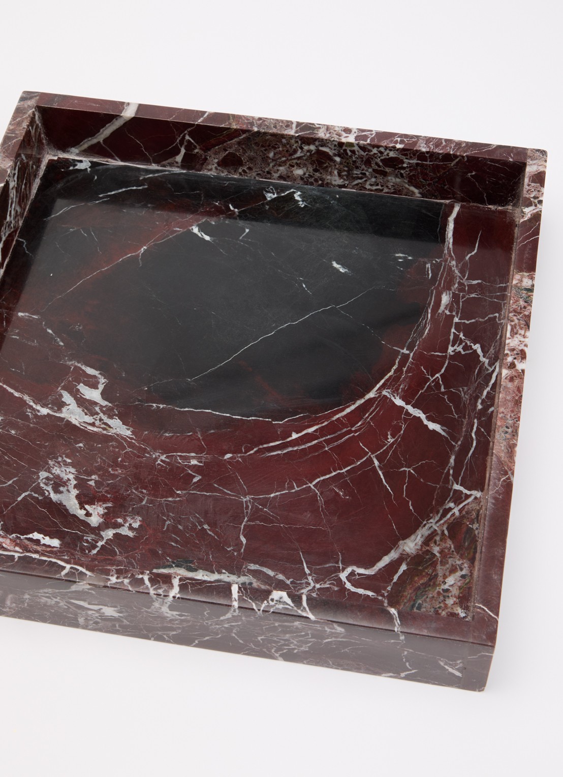 Stoned Dienblad 30 x 30 cm - voorkant 2 bordeauxrood
