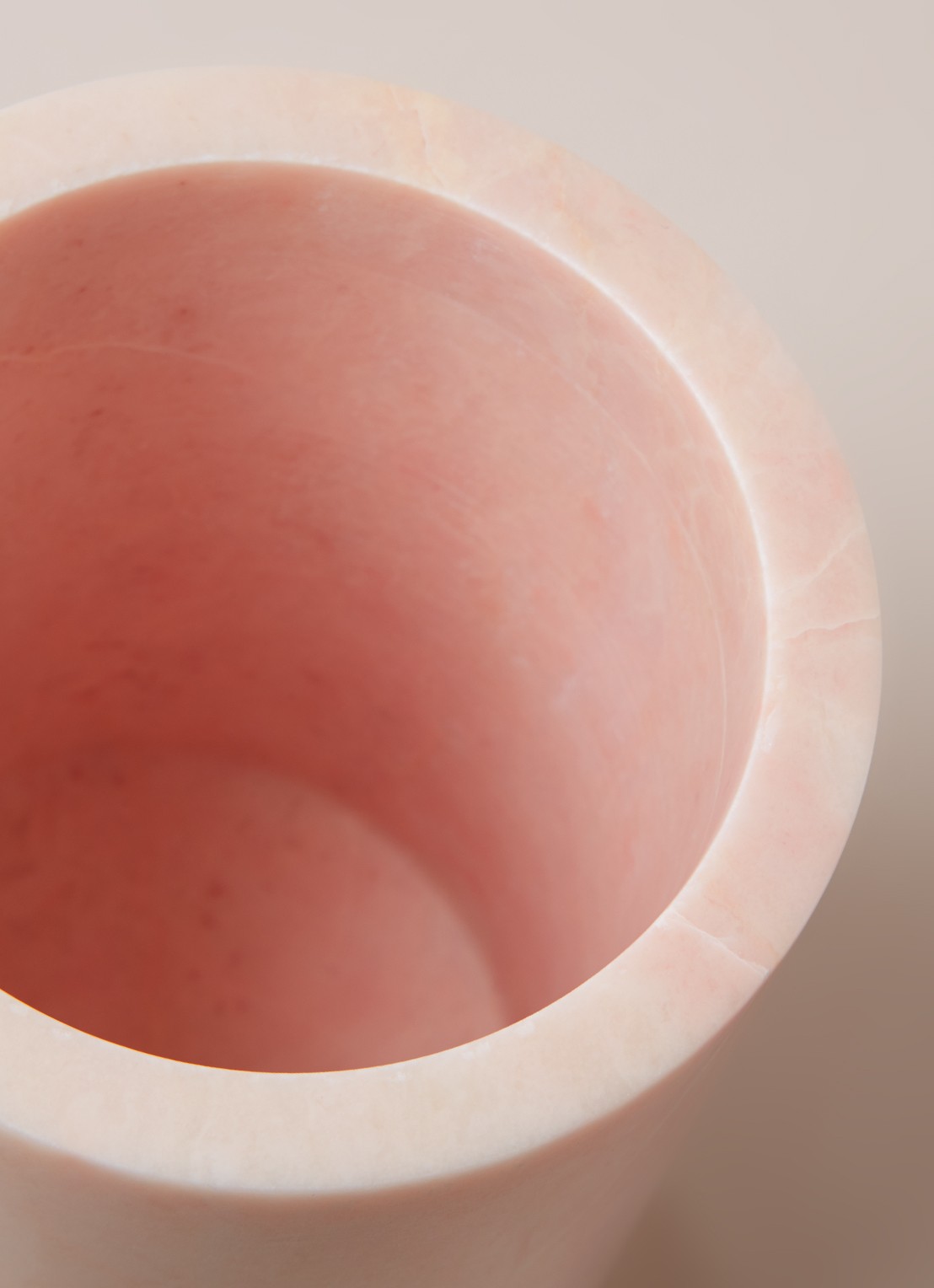 Stoned Wijnkoeler van marmer 18 cm - detail 3 roze
