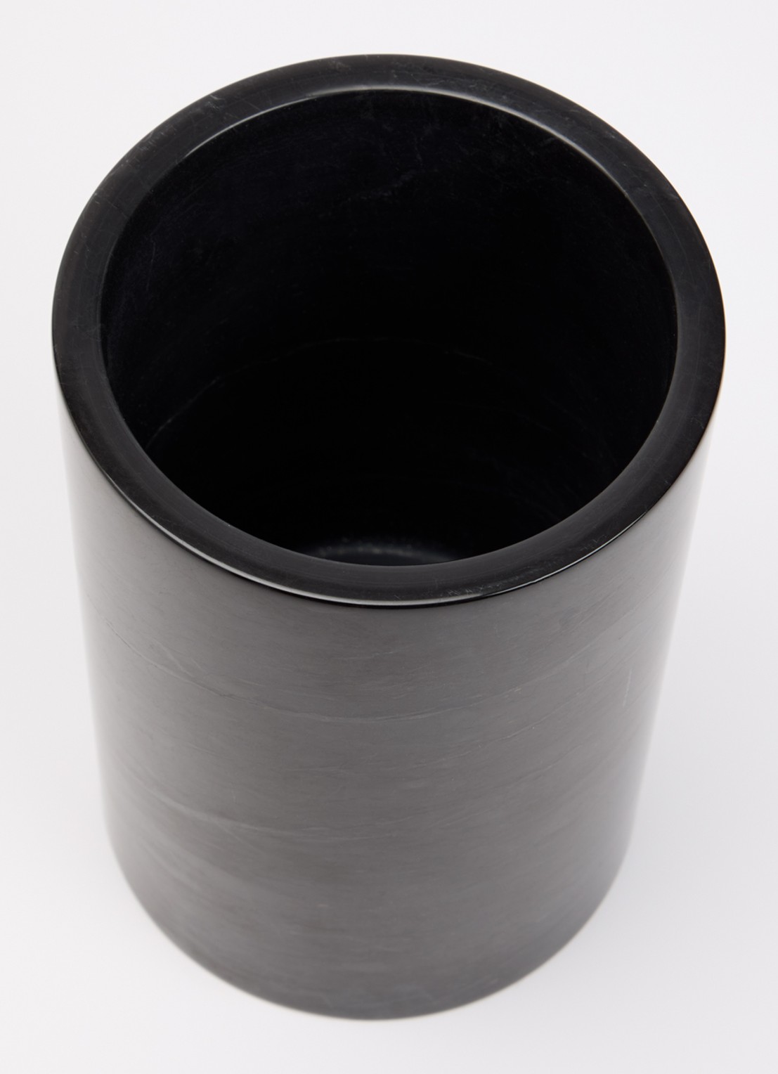 Stoned Wijnkoeler van marmer 18 cm - voorkant 2 zwart