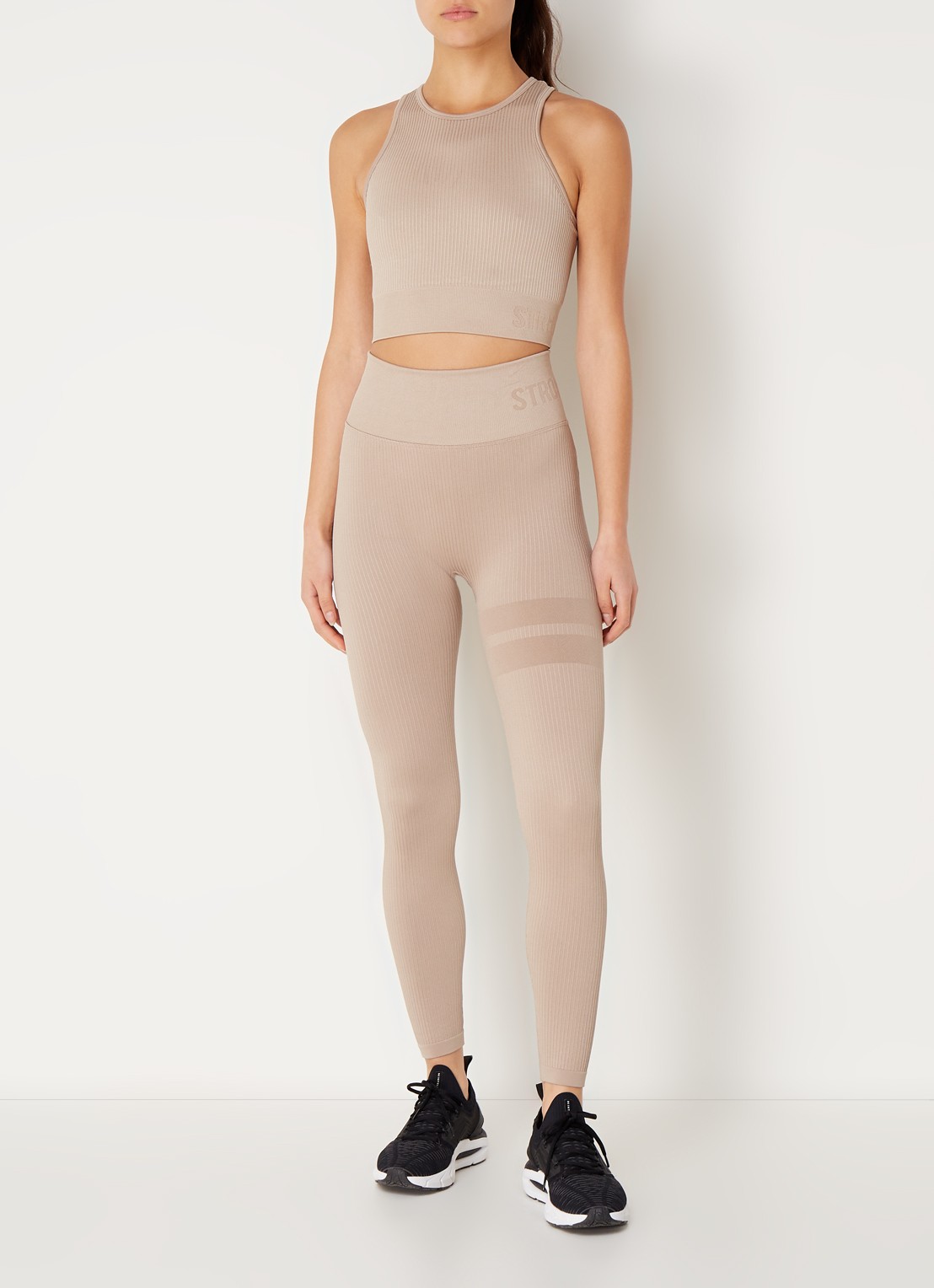 STRONGER Embrace cropped trainingstop met ribstructuur - voorkant 4 taupe