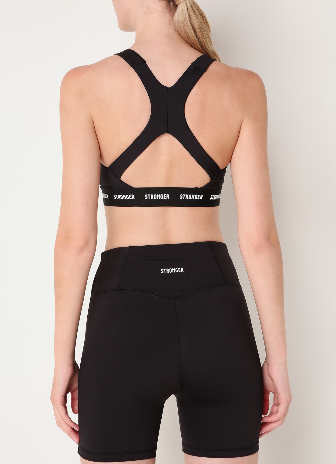 STRONGER Rise sport bh met medium support en logoband - achterkant zwart