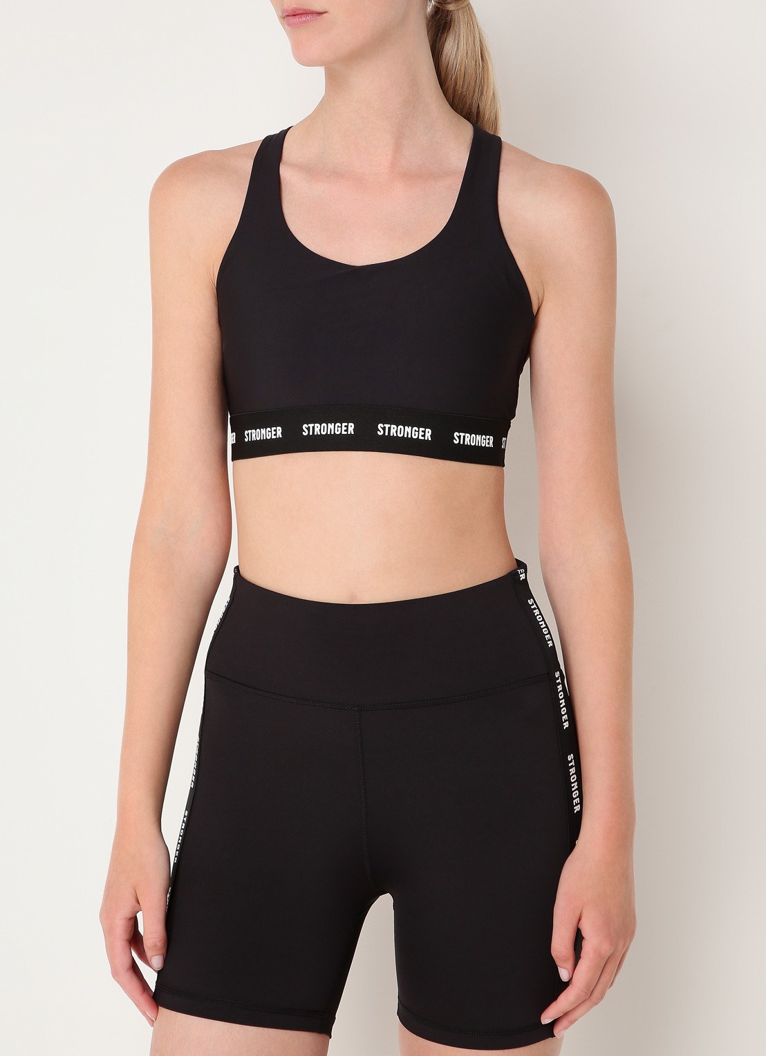 STRONGER Rise sport bh met medium support en logoband - detail 4 zwart