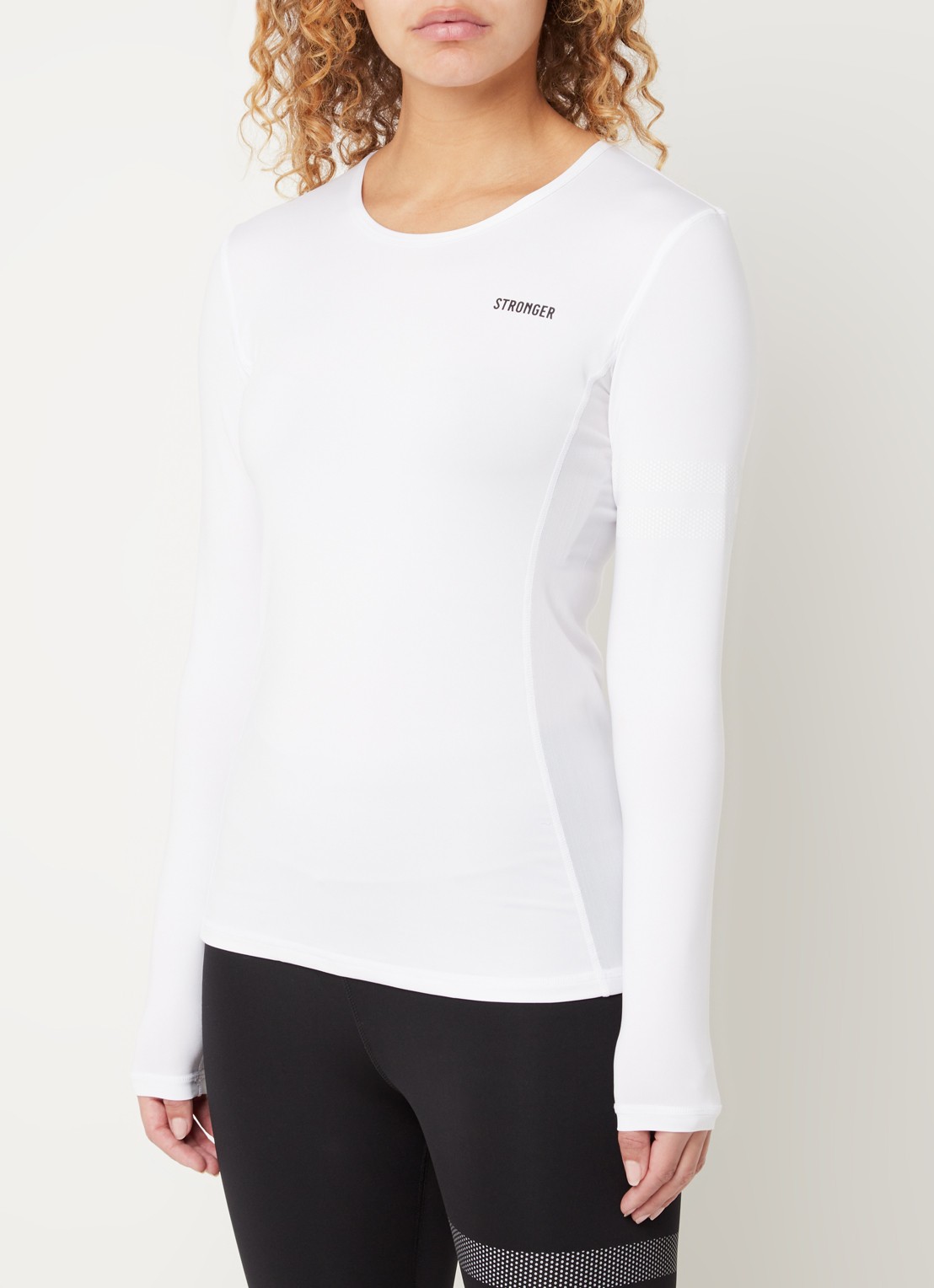 STRONGER Trainings longsleeve met logo - detail wit