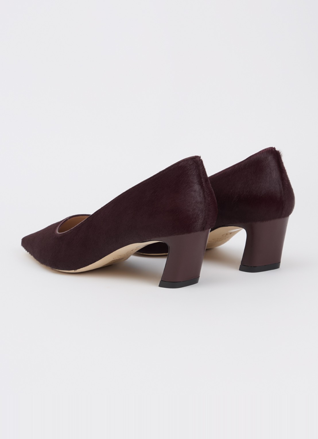 Stuart Weitzman Stassi 50 pump van ponyhair - achterkant 5 lichtpaars