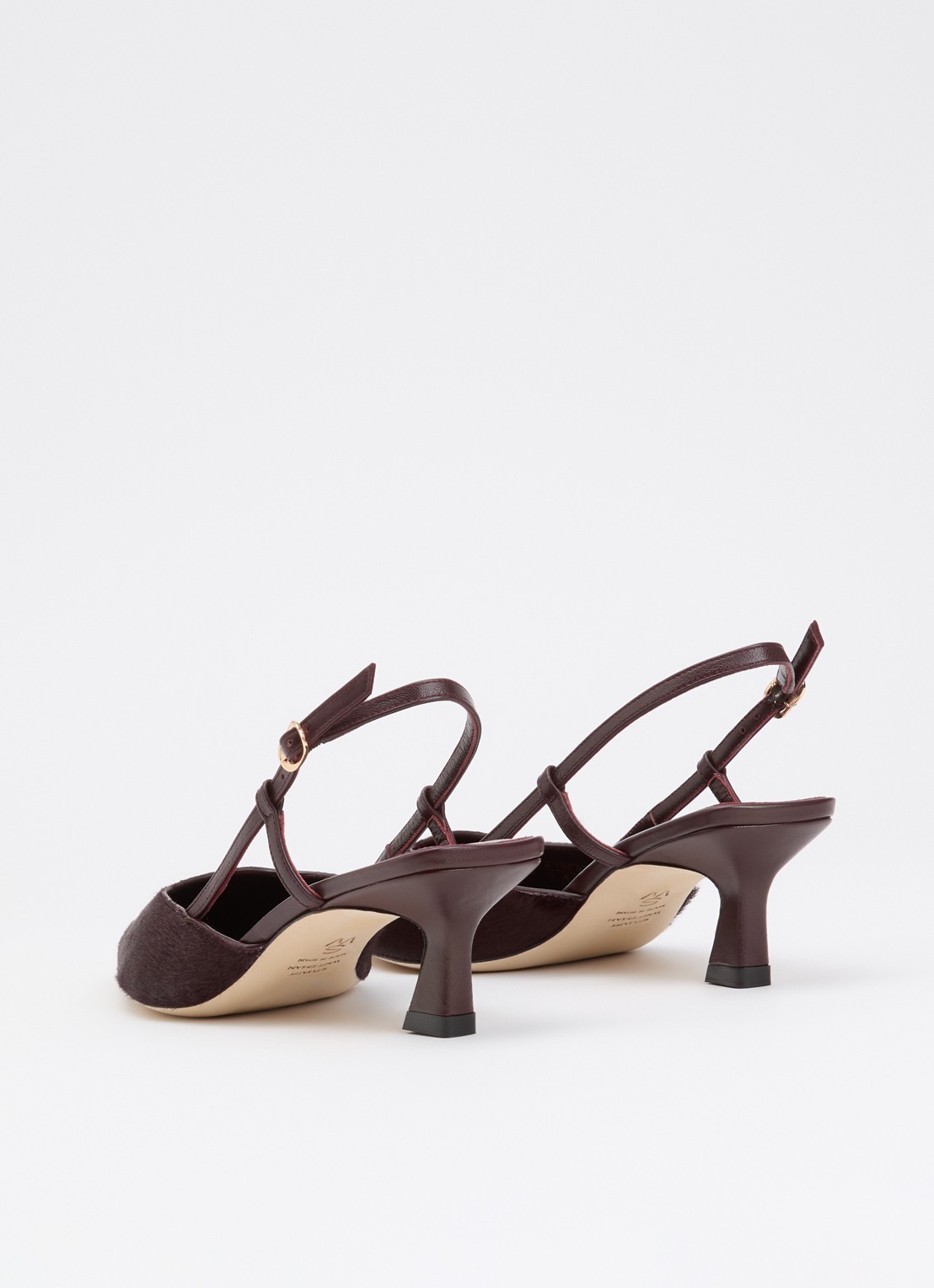 Stuart Weitzman Vinnie 50 slingback van suède met details van leer - achterkant bordeauxrood
