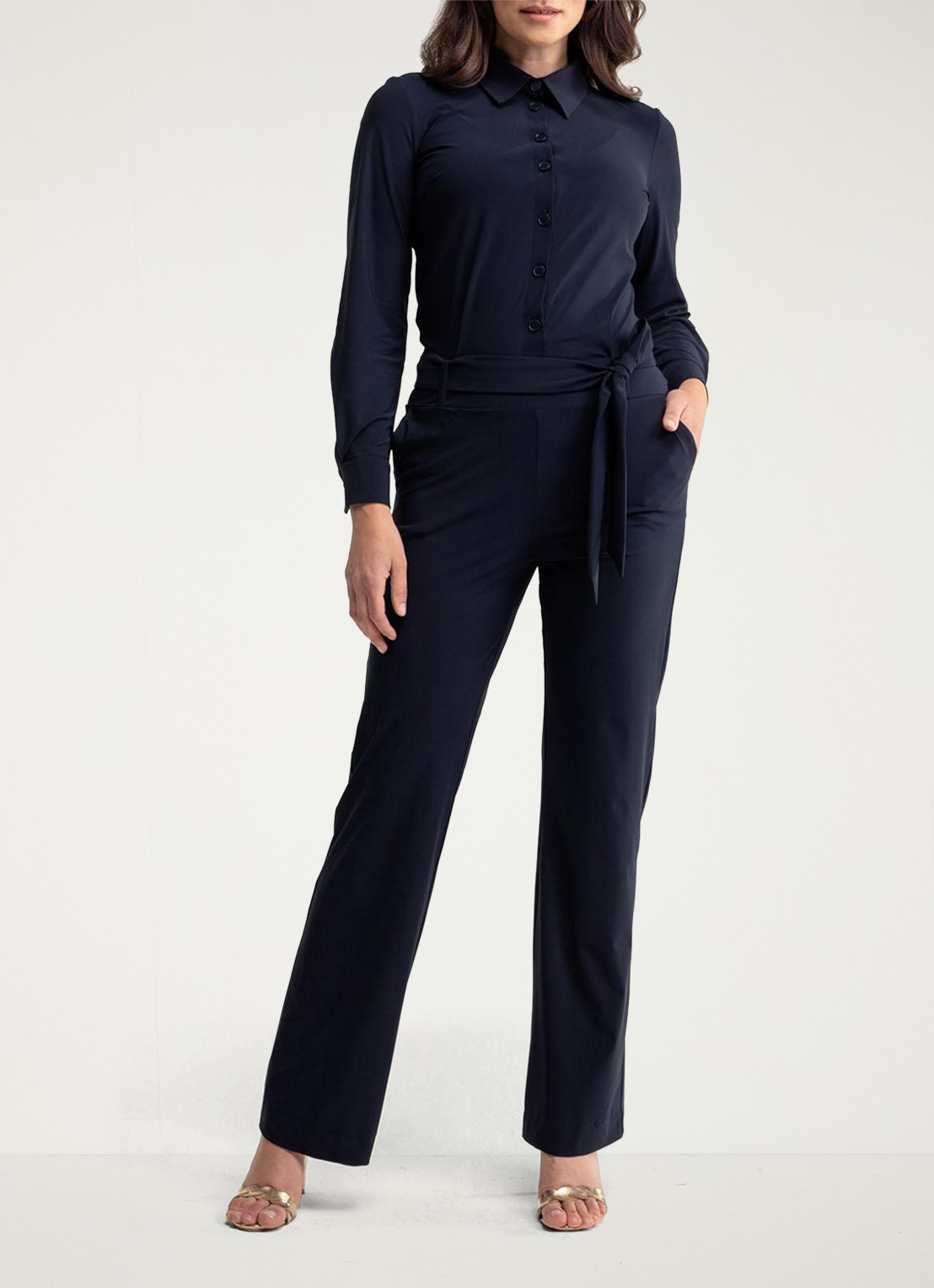 Studio Anneloes Angel straight fit jumpsuit met strikceintuur - voorkant 5 zwart