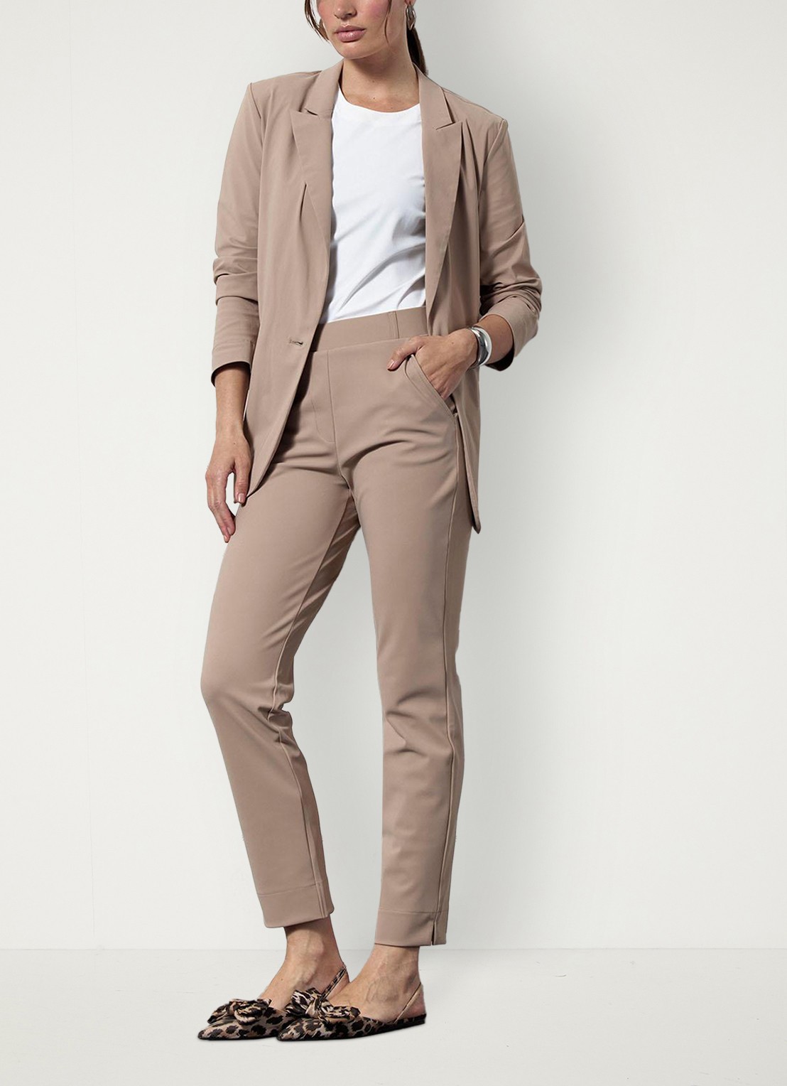 Studio Anneloes Anne high waist slim fit pantalon met steekzakken - detail 5 lichtbruin
