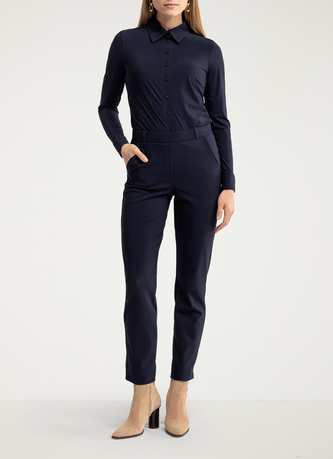 Studio Anneloes Anne mid waist cropped tapered fit pantalon met steekzakken - voorkant 2 donkerblauw