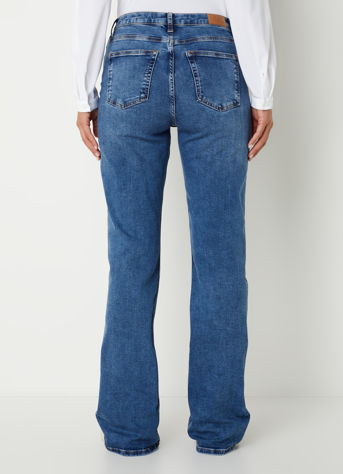 Studio Anneloes Belle mid waist flared jeans in  katoenblend - achterkant 5 indigo
