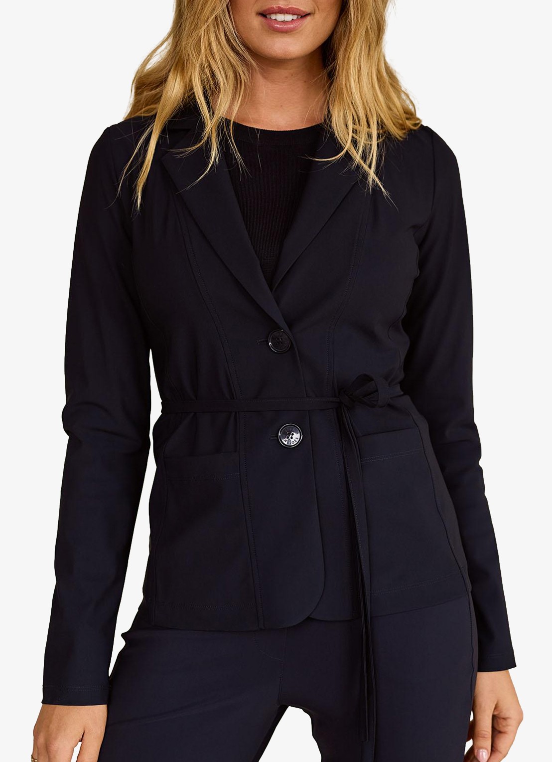 Studio Anneloes Blazer met strikceintuur en paspelzakken - detail 4 blauw