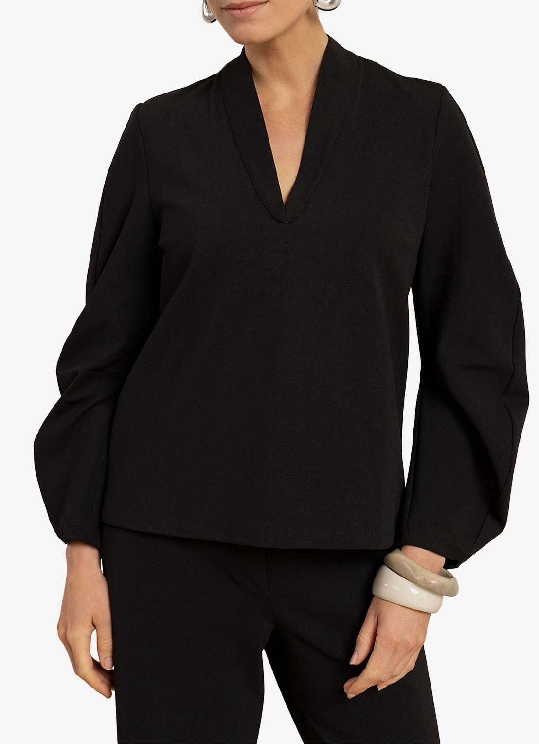 Studio Anneloes Cecilia top met V-hals - detail 4 zwart