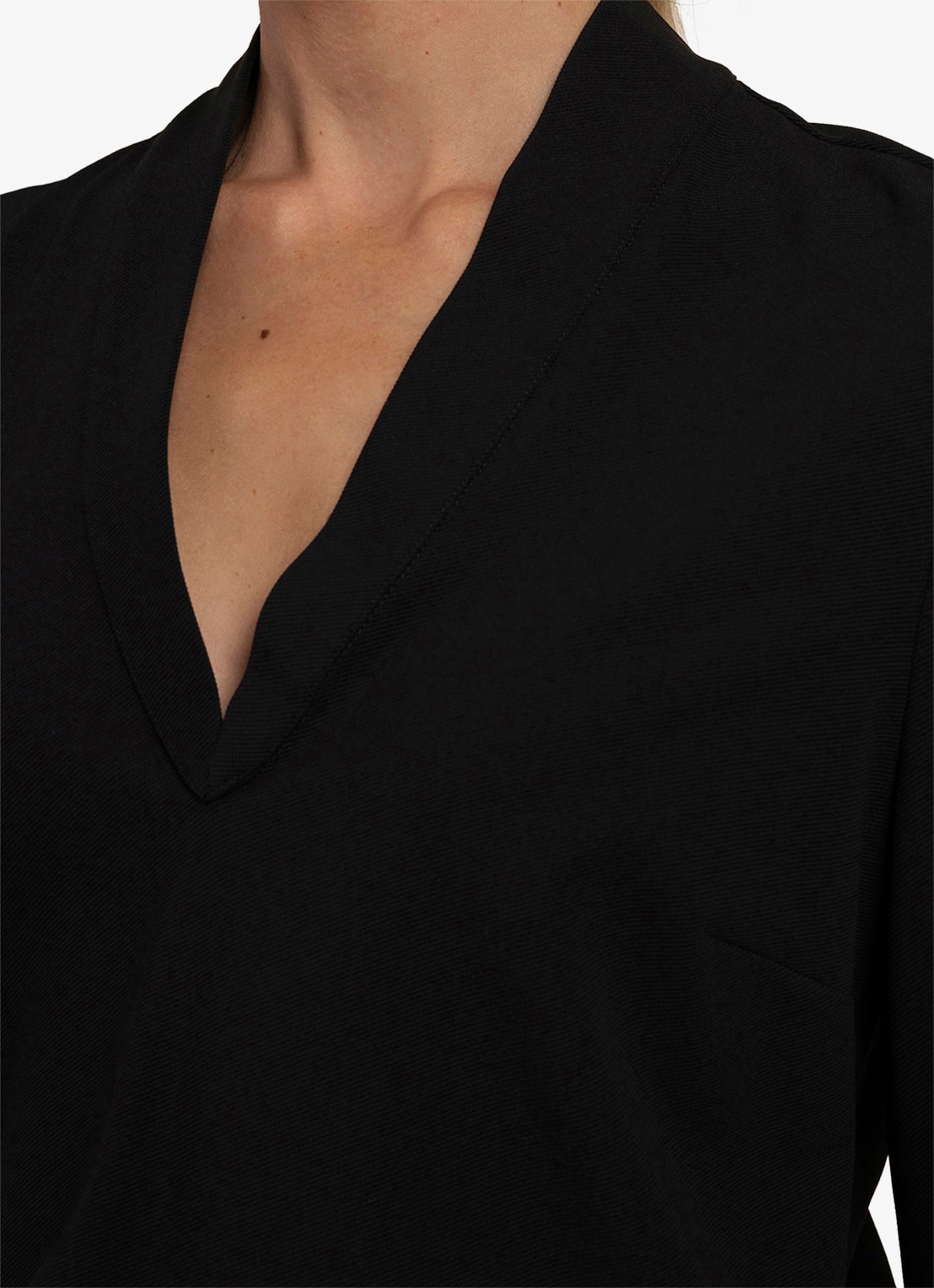 Studio Anneloes Cecilia top met V-hals - detail 5 zwart
