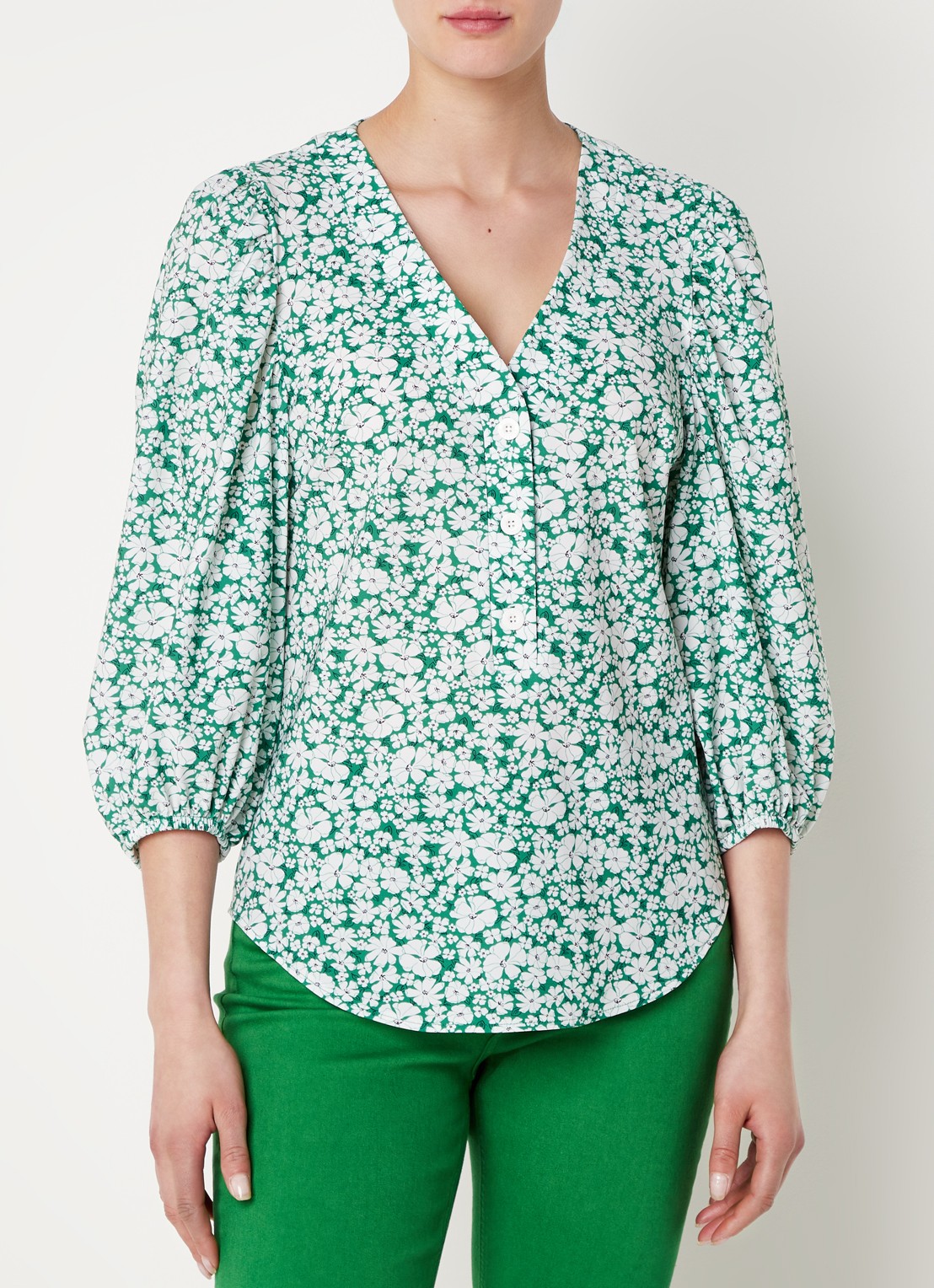 Studio Anneloes Cher blouse van travelstof met bloemenprint - detail 3 groen