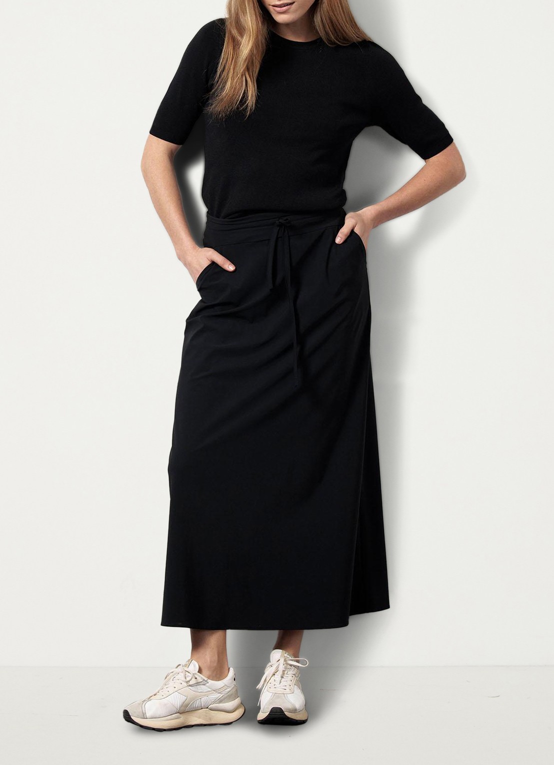 Studio Anneloes Chloe midi rok van travelstof - voorkant 4 zwart