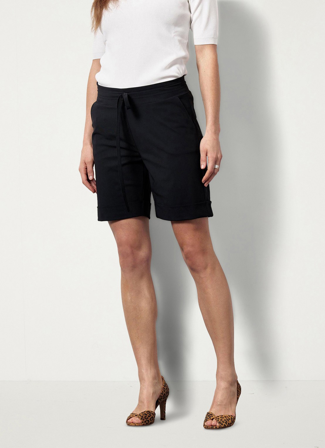 Studio Anneloes City mid waist wide fit korte broek van travelstof - detail 6 zwart