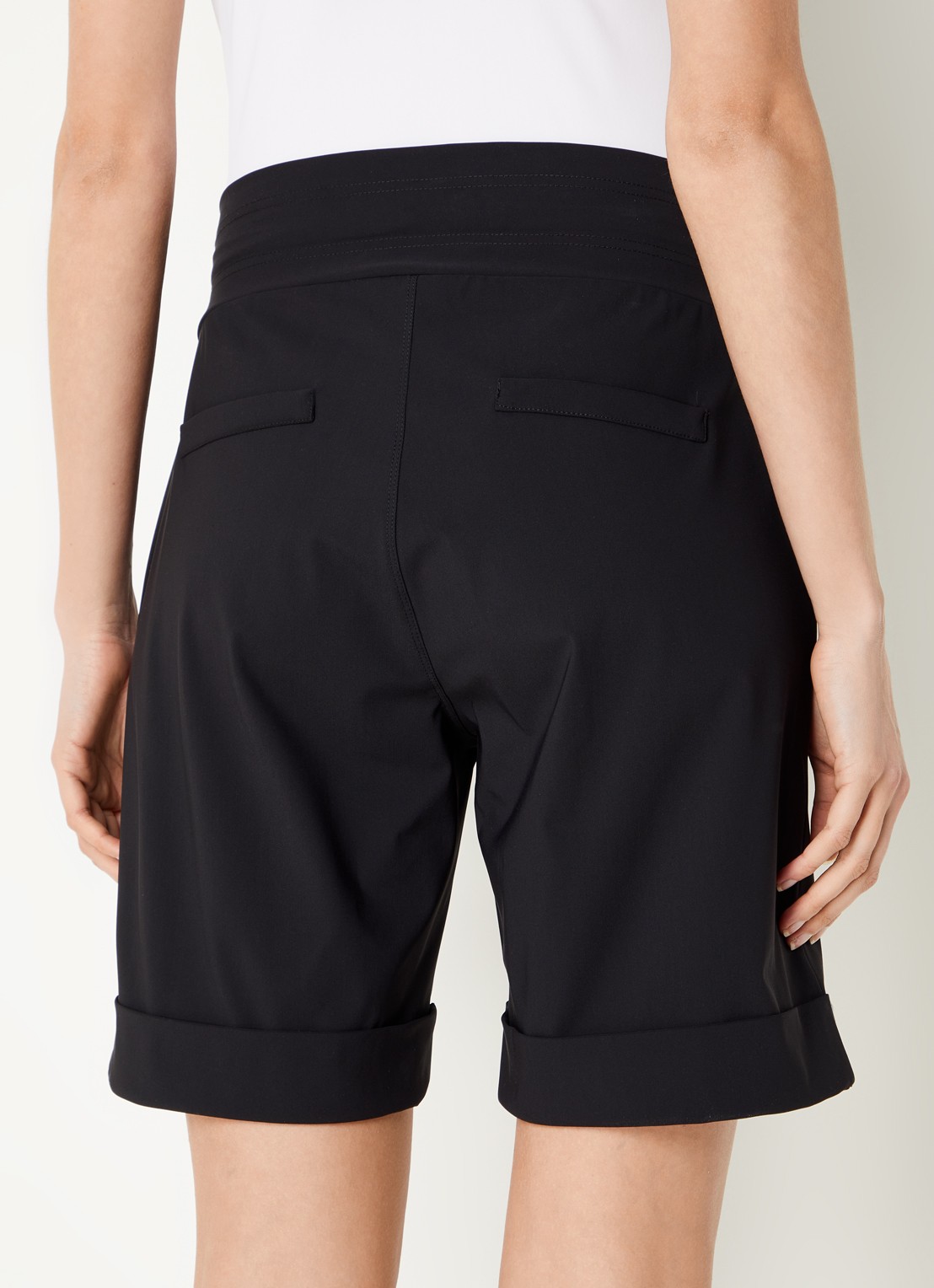 Studio Anneloes City mid waist wide fit korte broek van travelstof - achterkant 5 zwart