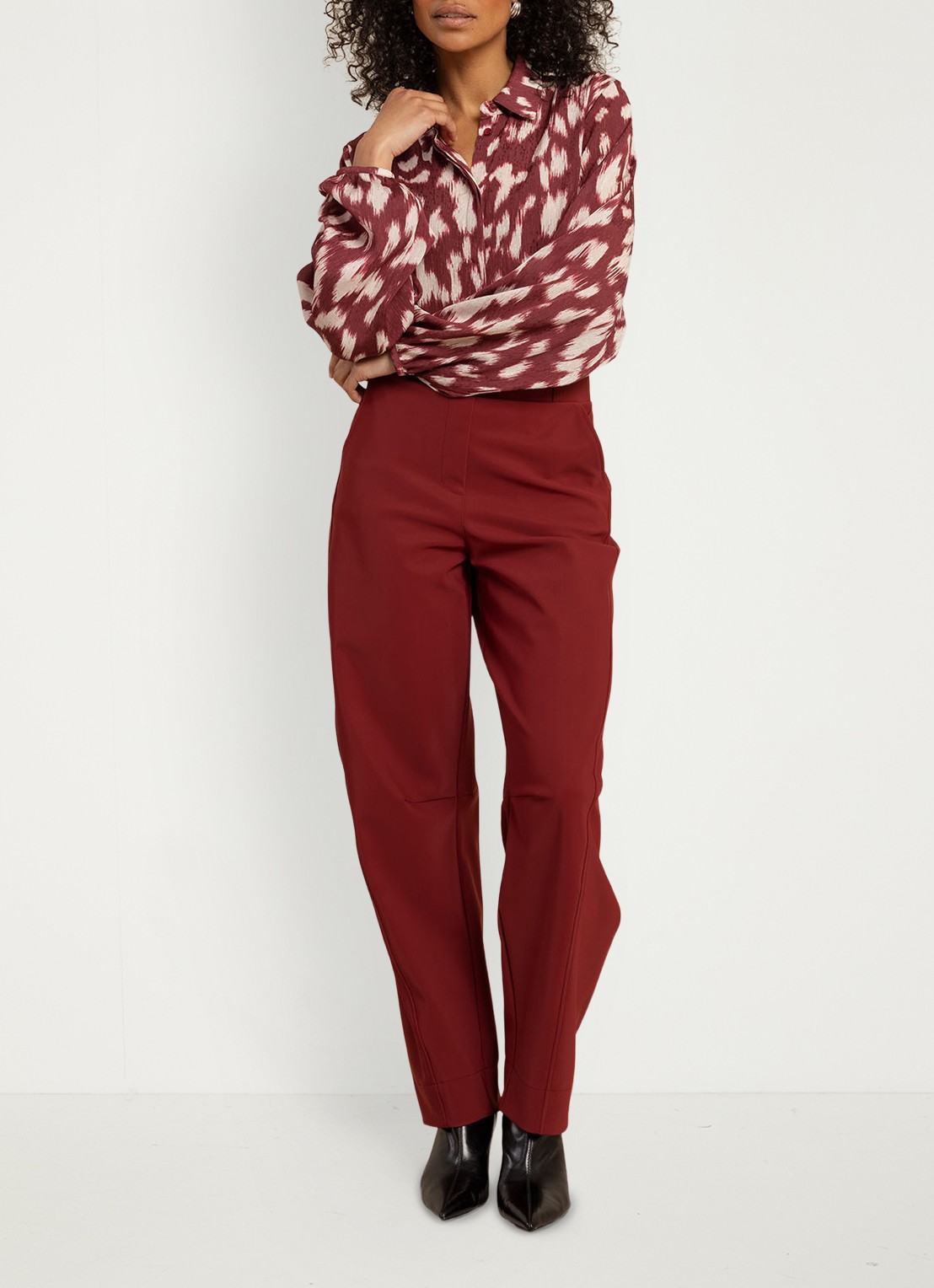 Studio Anneloes Diny blouse met grafische print - voorkant 4 cranberryrood