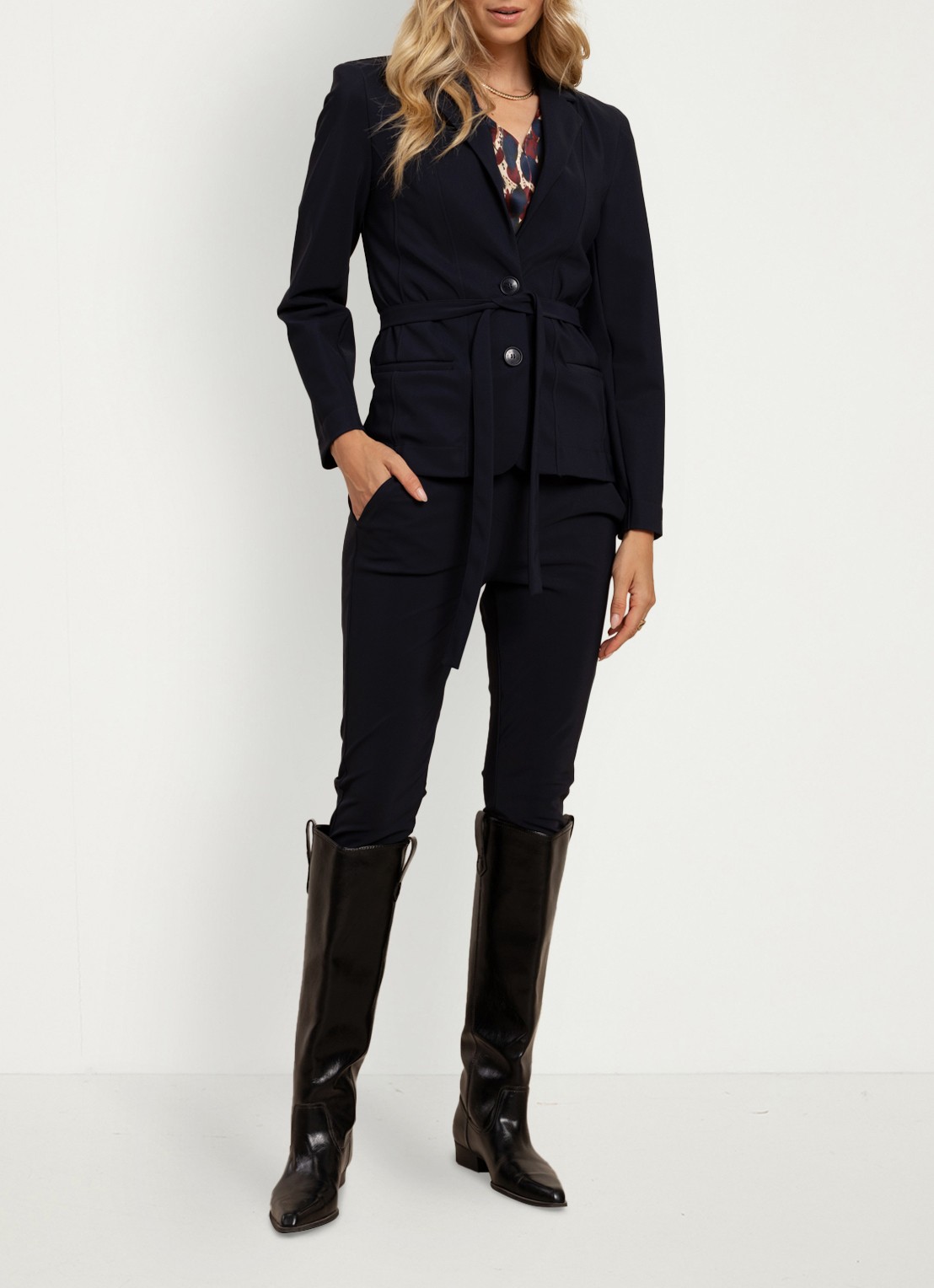 Studio Anneloes Elin blazer met strikceintuur - voorkant 2 rood
