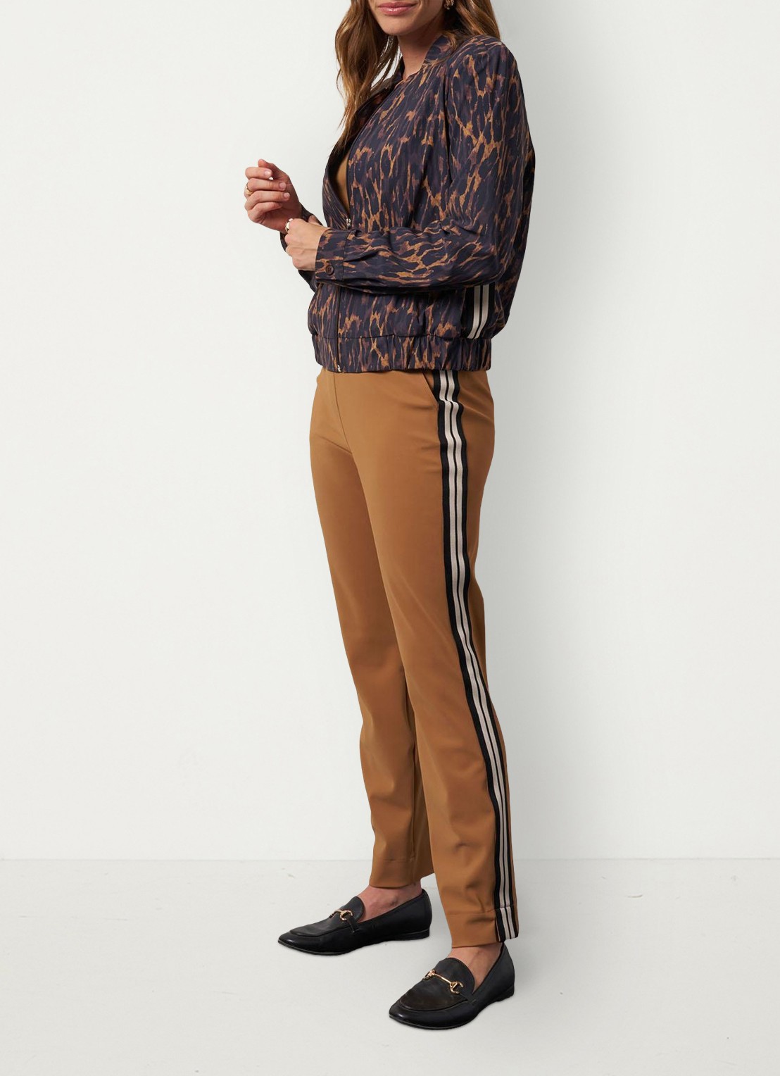 Studio Anneloes Elliot bomberjack met dierenprint - voorkant 2 oranjebruin