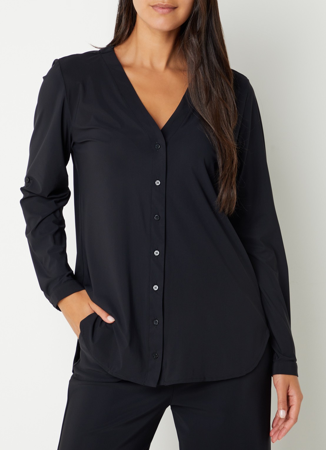 Studio Anneloes Evi blouse van travelstof - detail 3 zwart