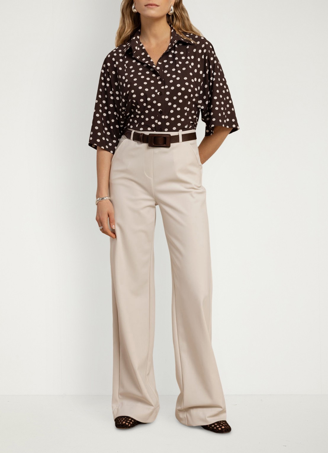 Studio Anneloes Fabienne blouse met stippenprint - voorkant 6 bruin