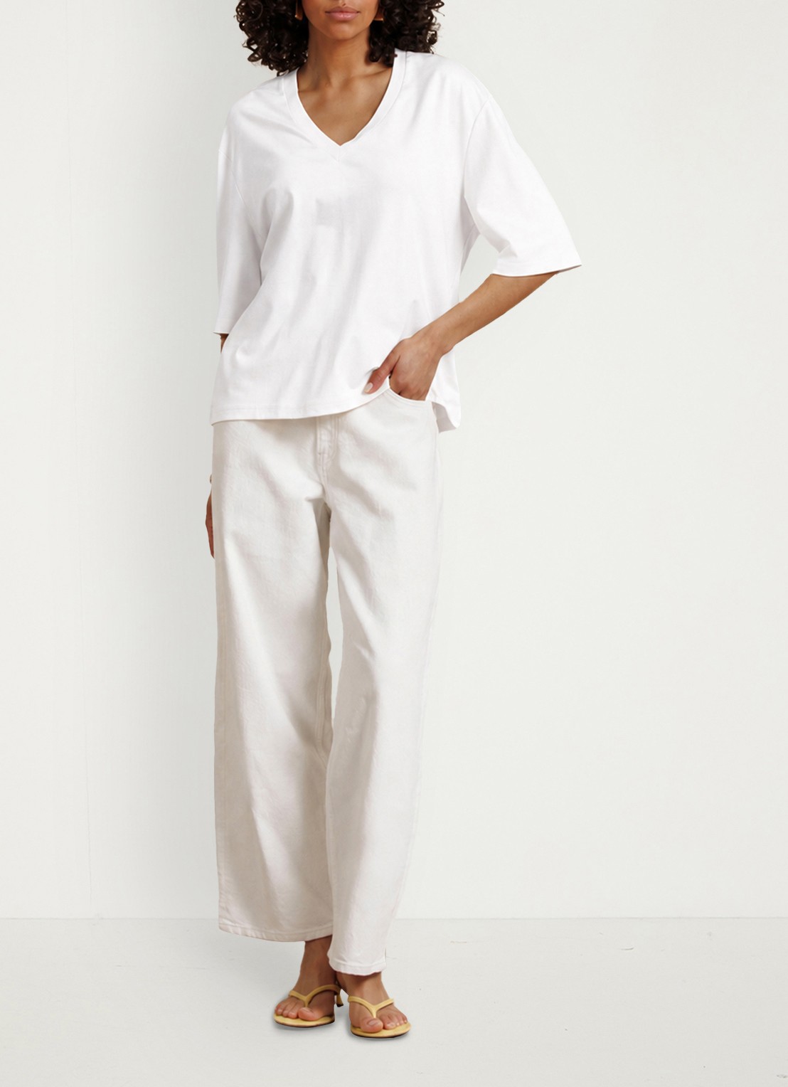Studio Anneloes Fiore T-shirt met V-hals - voorkant 3 wit