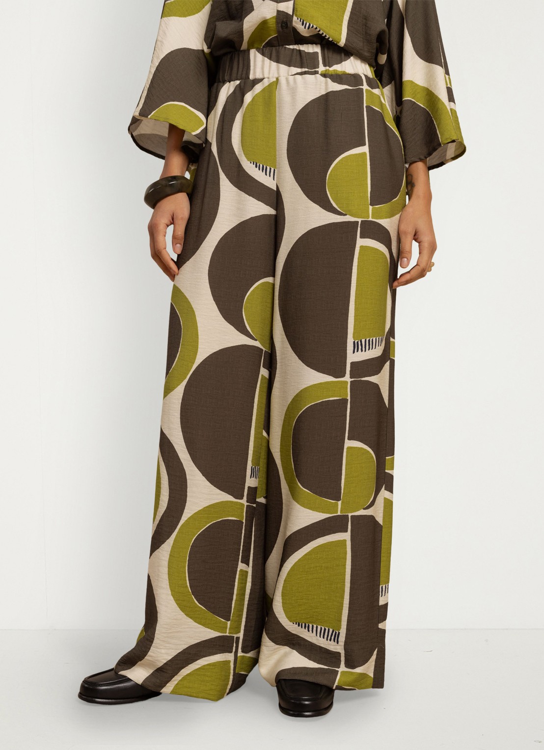 Studio Anneloes Grace high waist wide fit broek met print - detail 2 beige