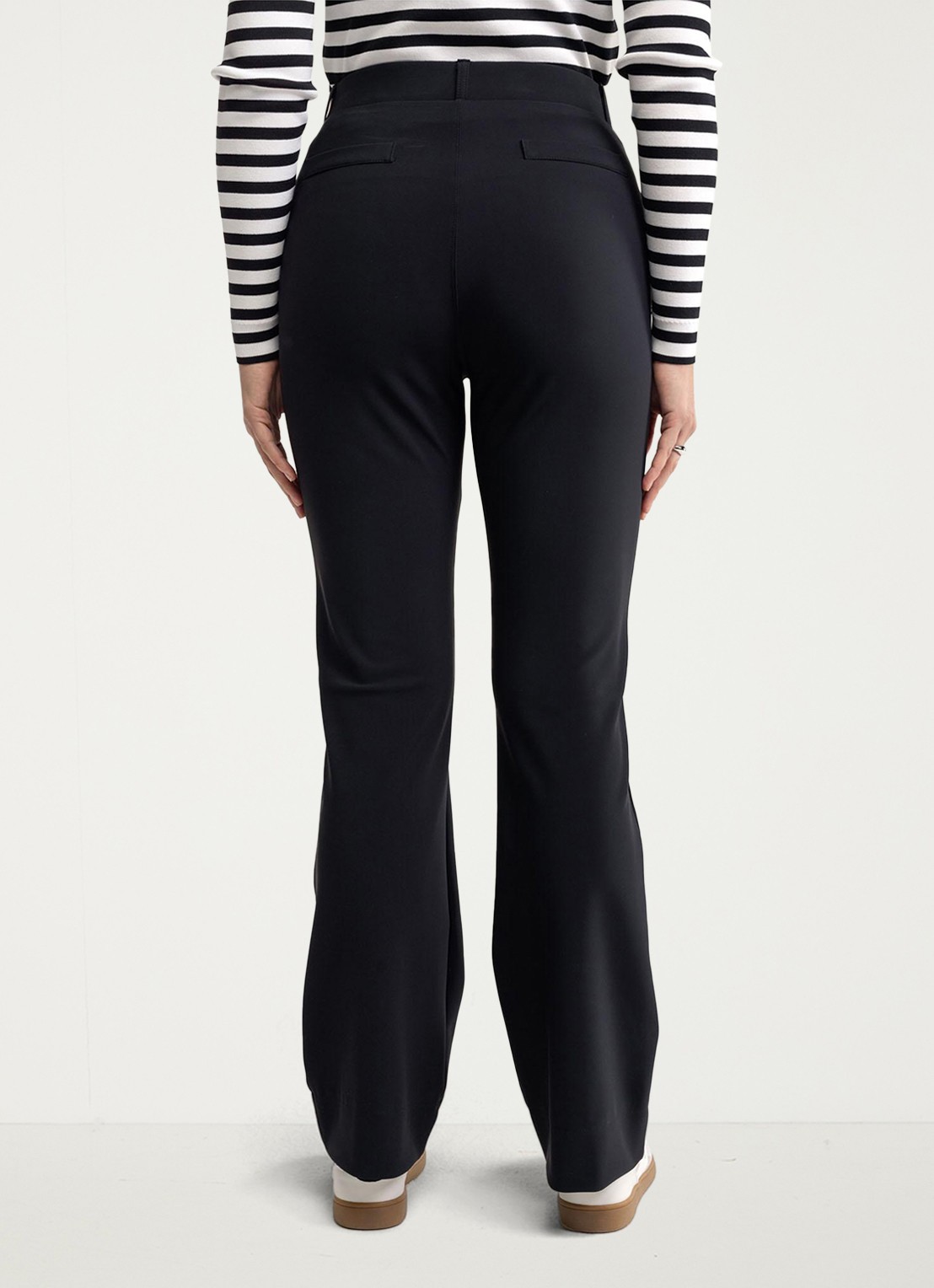 Studio Anneloes High waist flared fit broek met steekzakken - achterkant 3 zwart