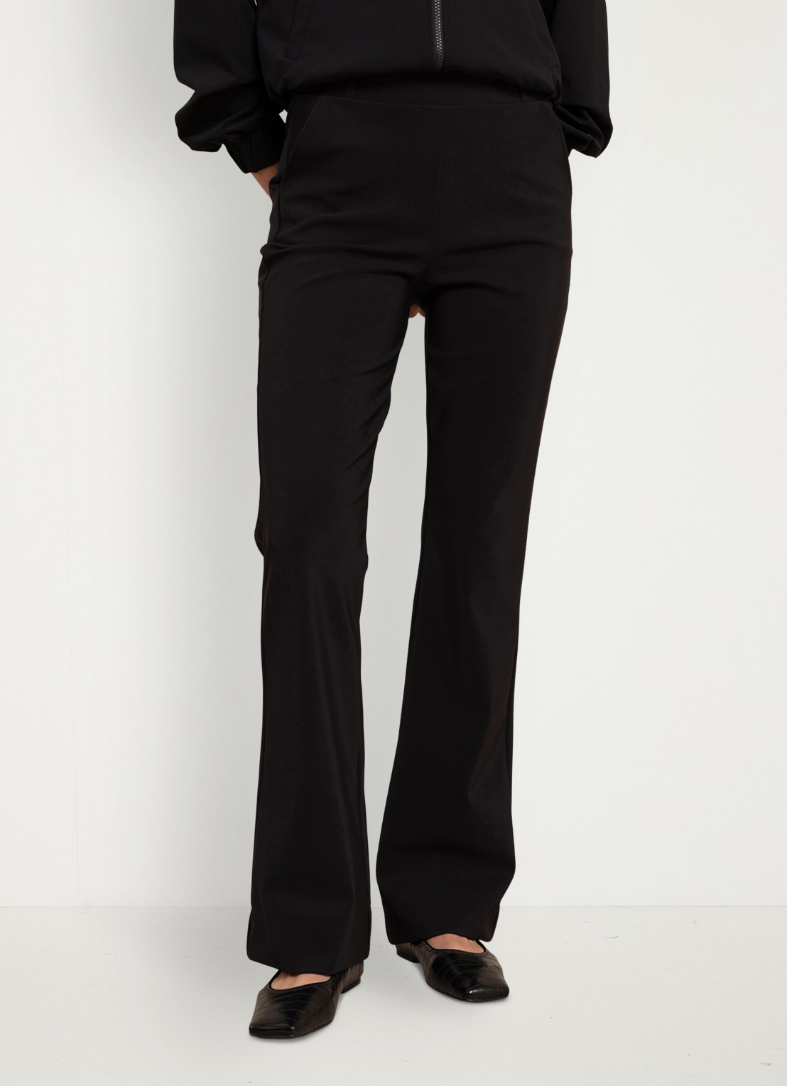 Studio Anneloes High waist flared fit pantalon met paspelzakken - detail 2 zwart