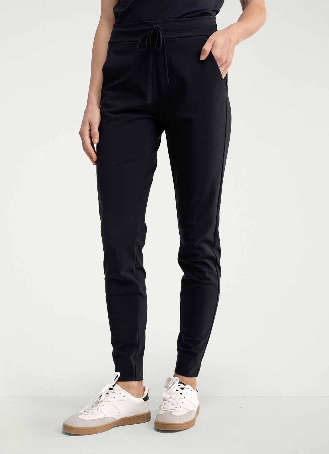 Studio Anneloes High waist tapered fit joggingbroek met steekzakken - detail 4 zwart