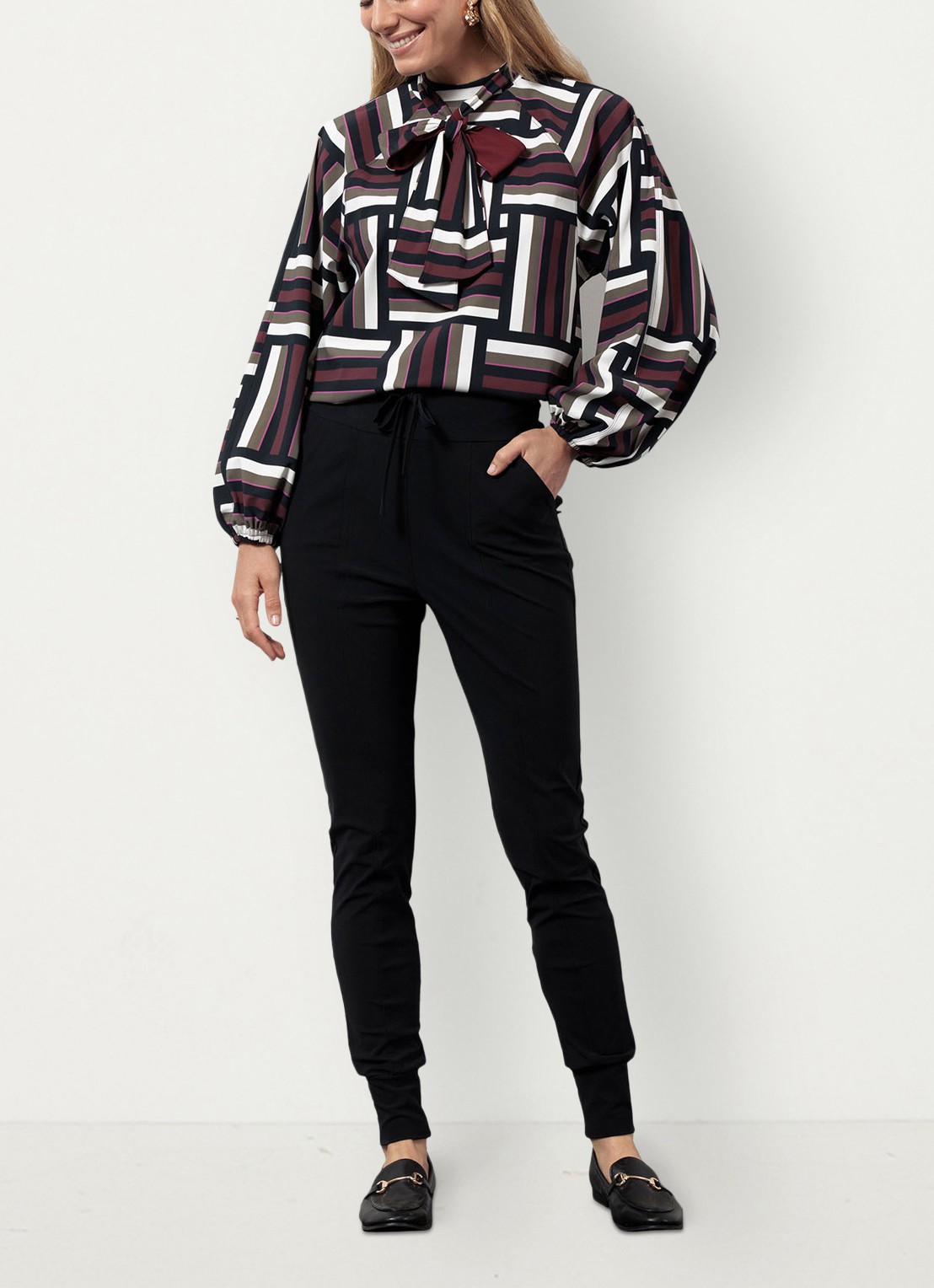 Studio Anneloes High waist tapered fit pantalon met steekzakken - detail 5 zwart