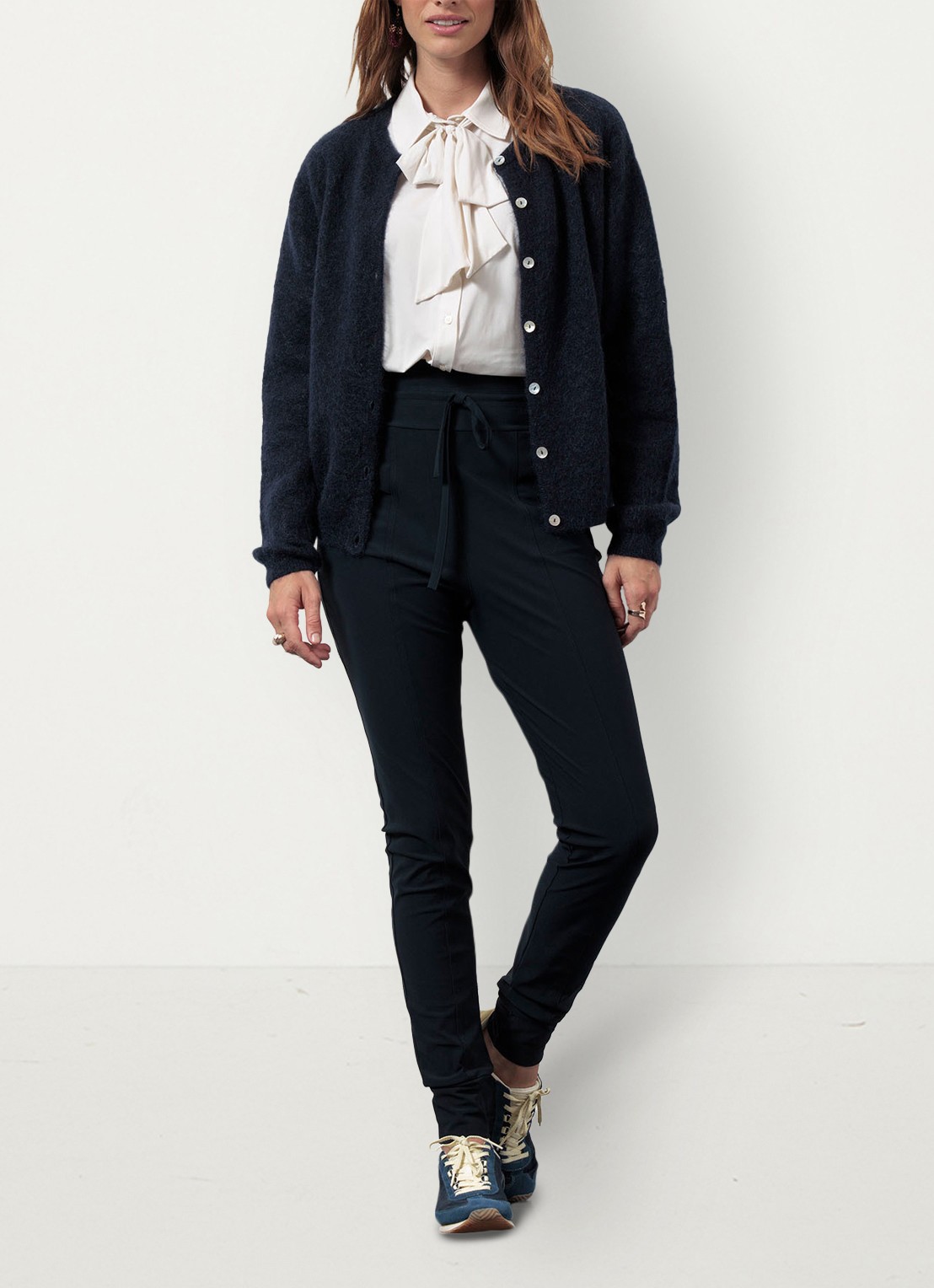 Studio Anneloes High waist tapered fit pantalon met steekzakken - voorkant 3 donkerblauw