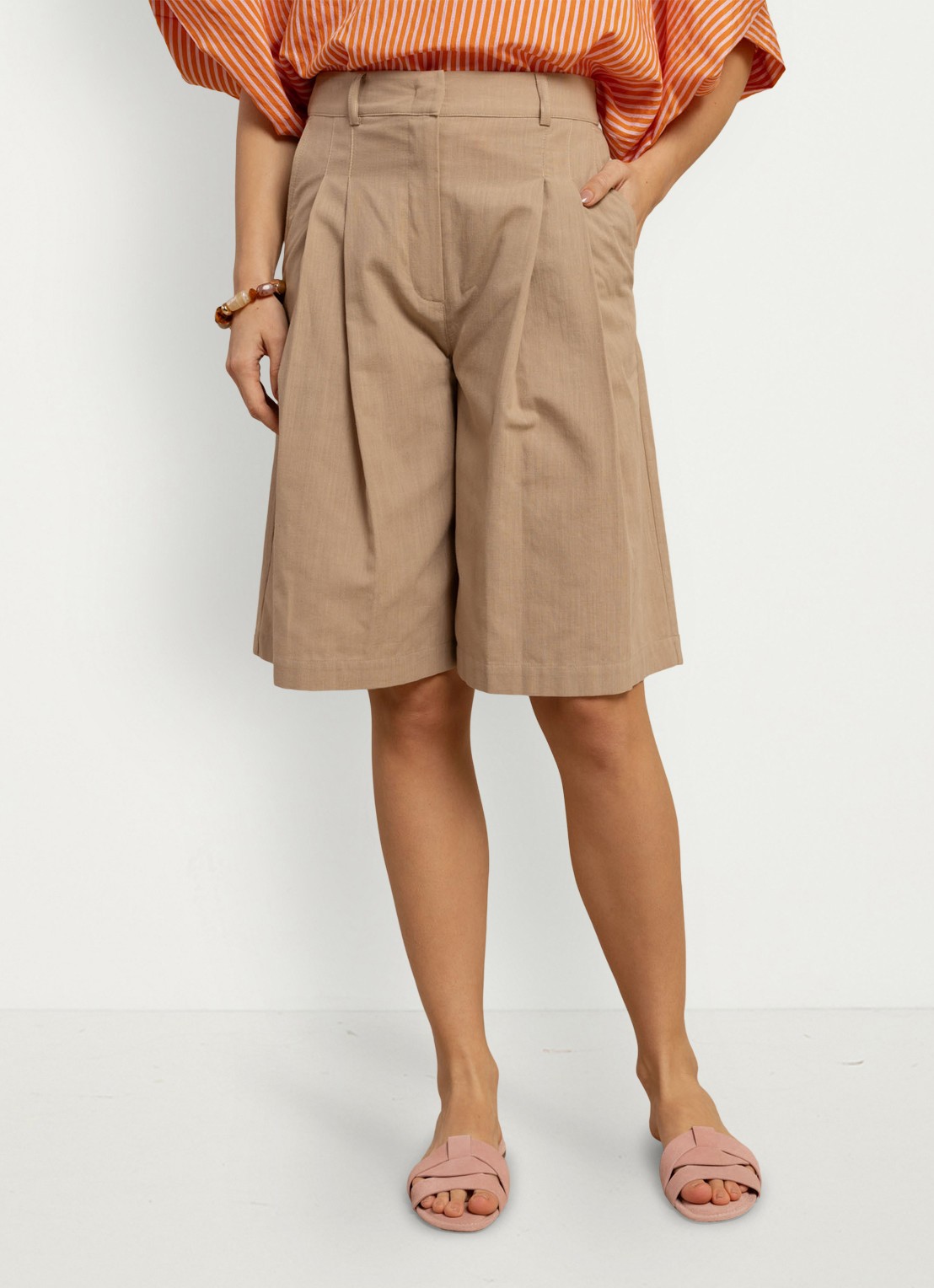 Studio Anneloes High waist wide fit korte broek met steekzakken - detail 2 lichtbruin