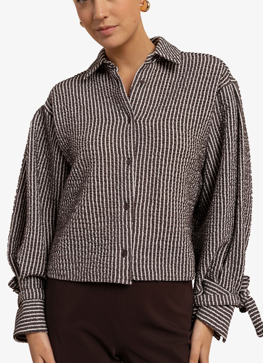 Studio Anneloes Ivara blouse met structuur en streepprint - detail bruin