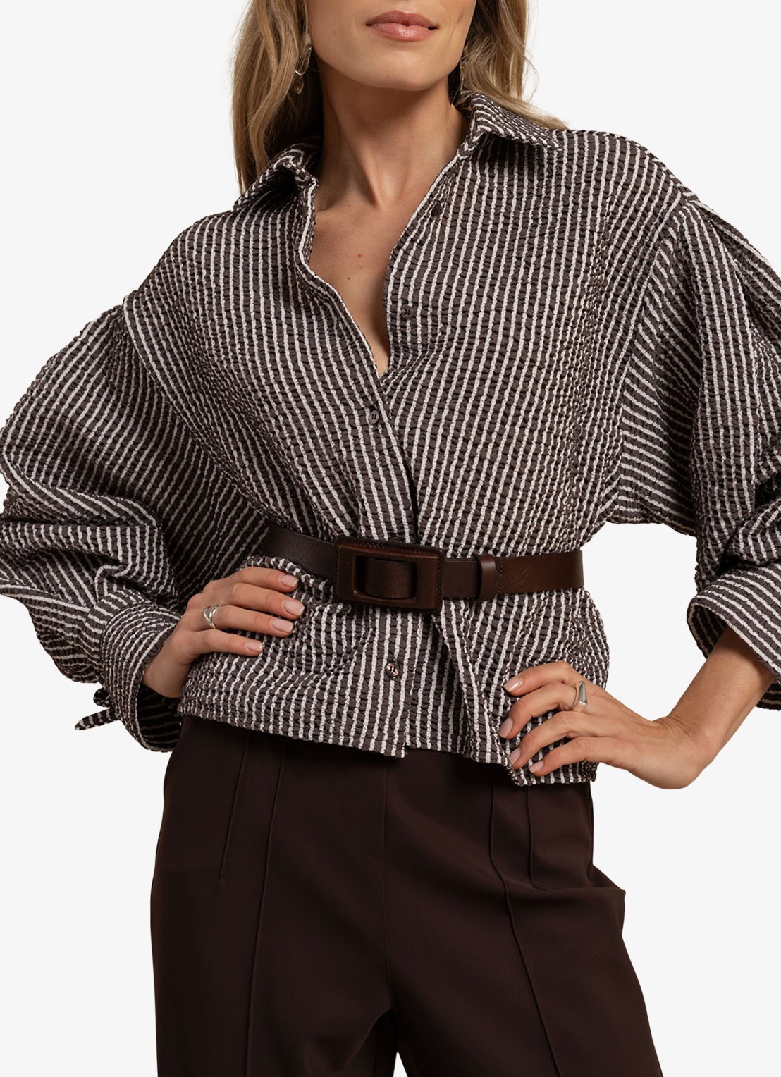 Studio Anneloes Ivara blouse met structuur en streepprint - detail 2 bruin