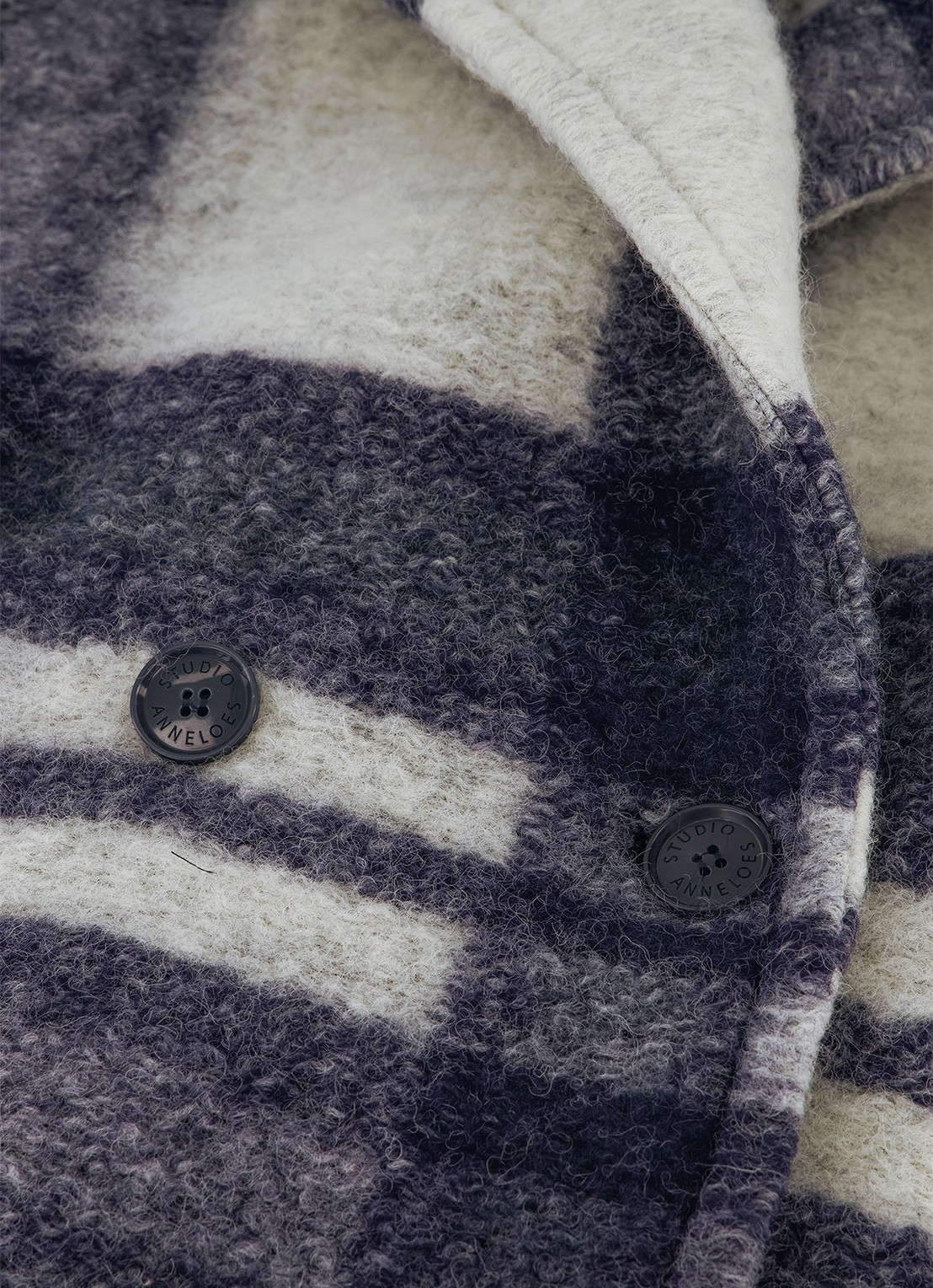 Studio Anneloes Jack in wolblend met ruitdessin - detail 2 blauw